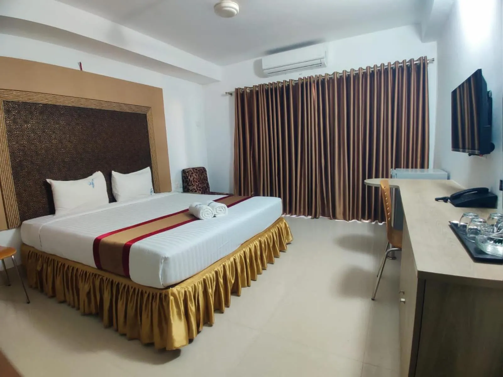 Bed in Cox West Inn