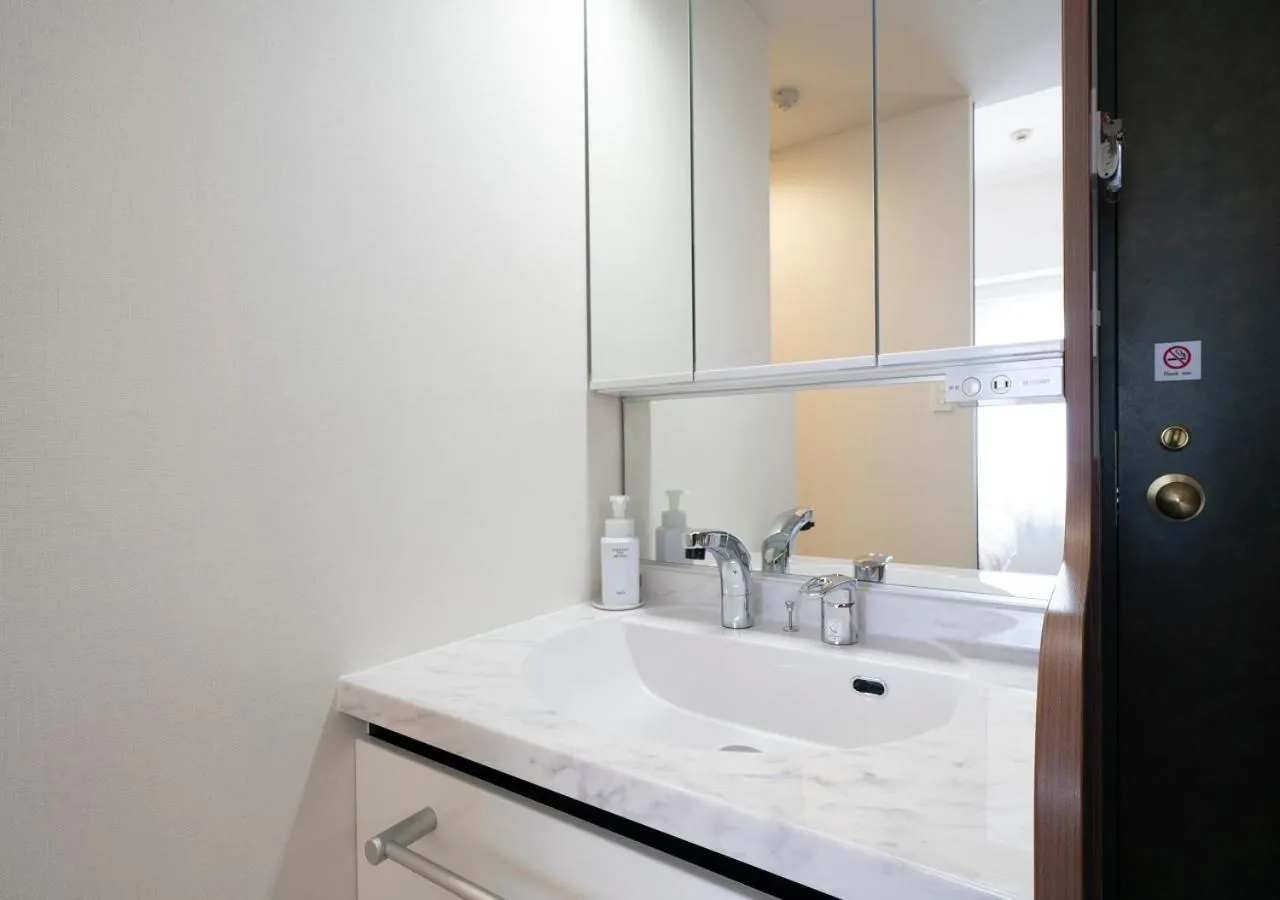 Photo of the whole room in Nagoya B's Hotel