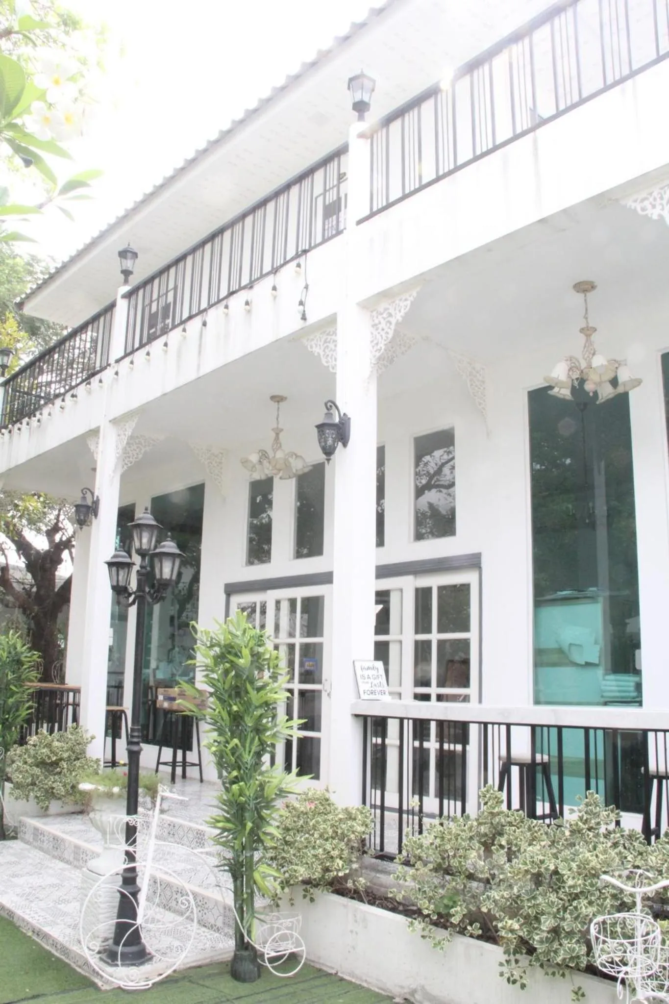 Restaurant/places to eat in Bananaleaf Wedding Cafe & Resort