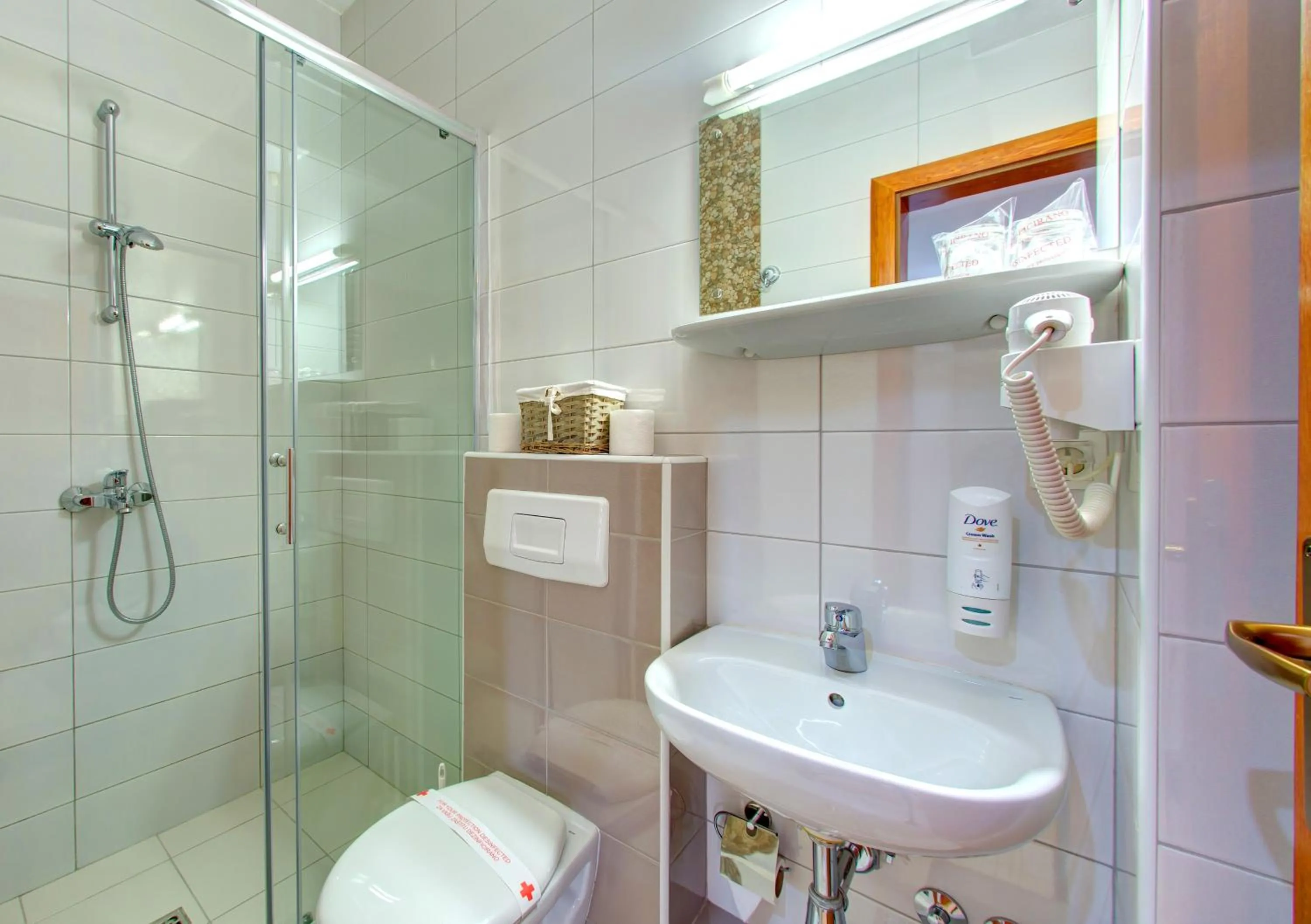 Shower in Hotel Almira