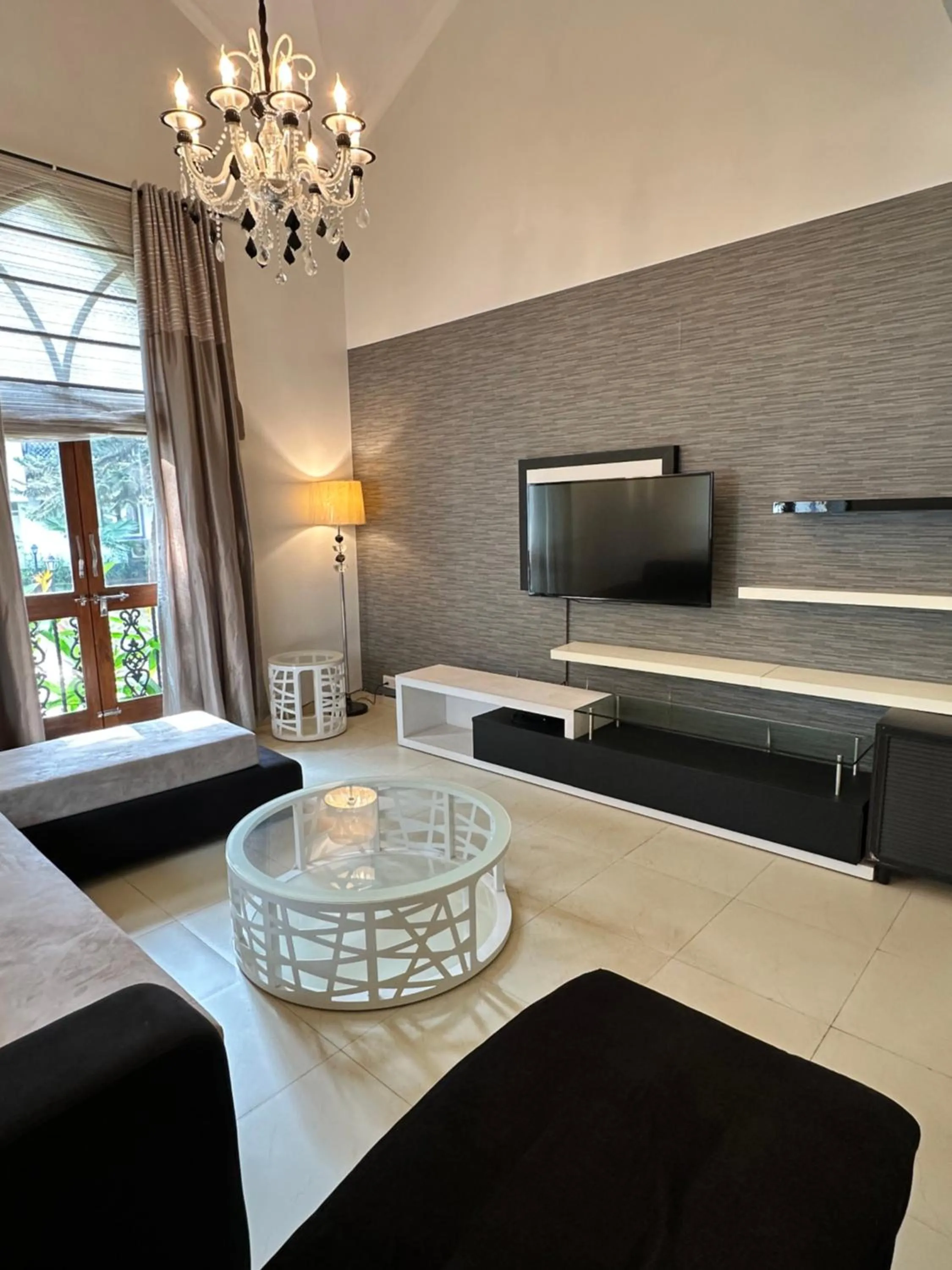 Communal lounge/ TV room, Bed in Riviera Hermitage