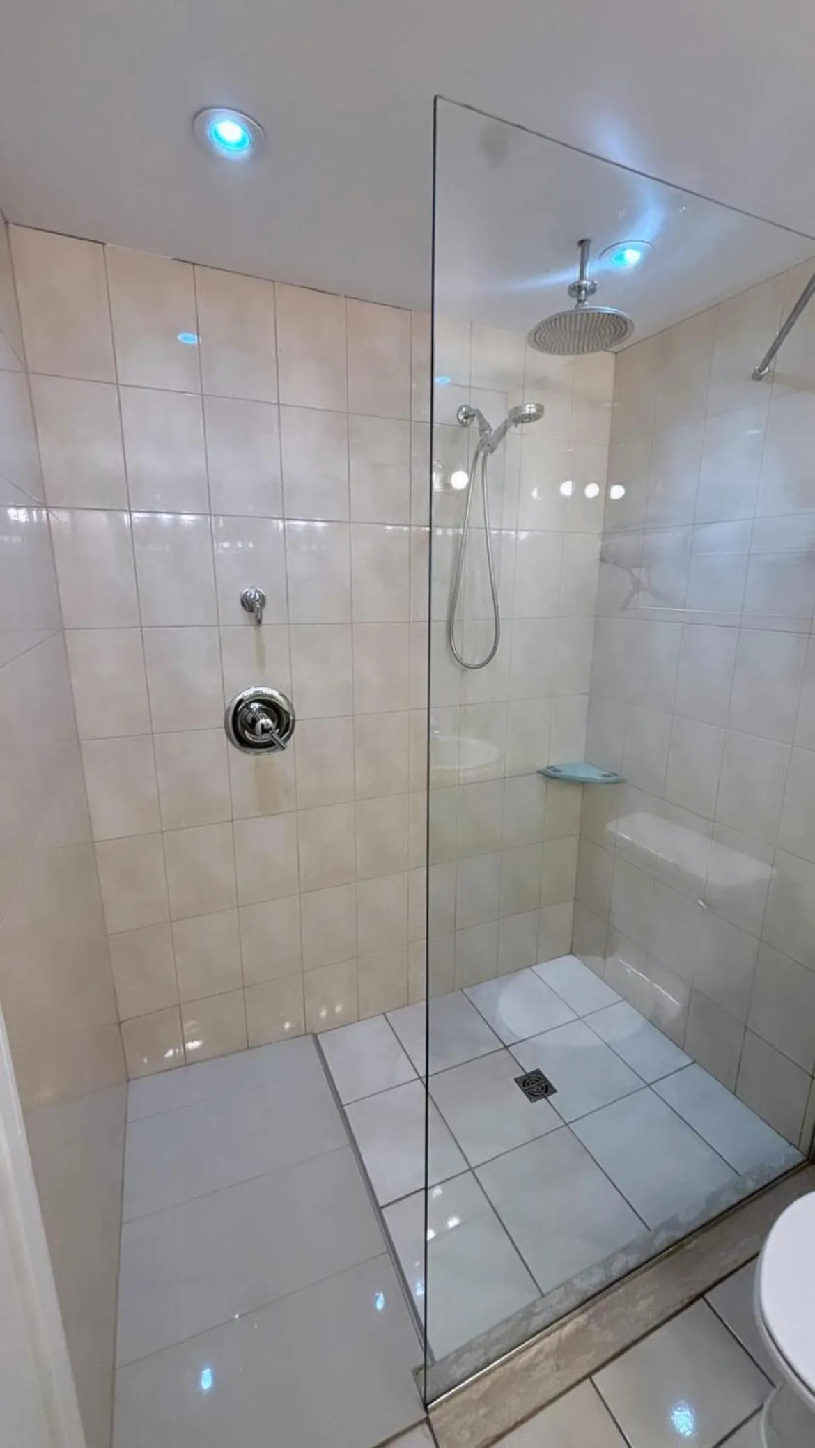 Shower in The Franklin Hotel