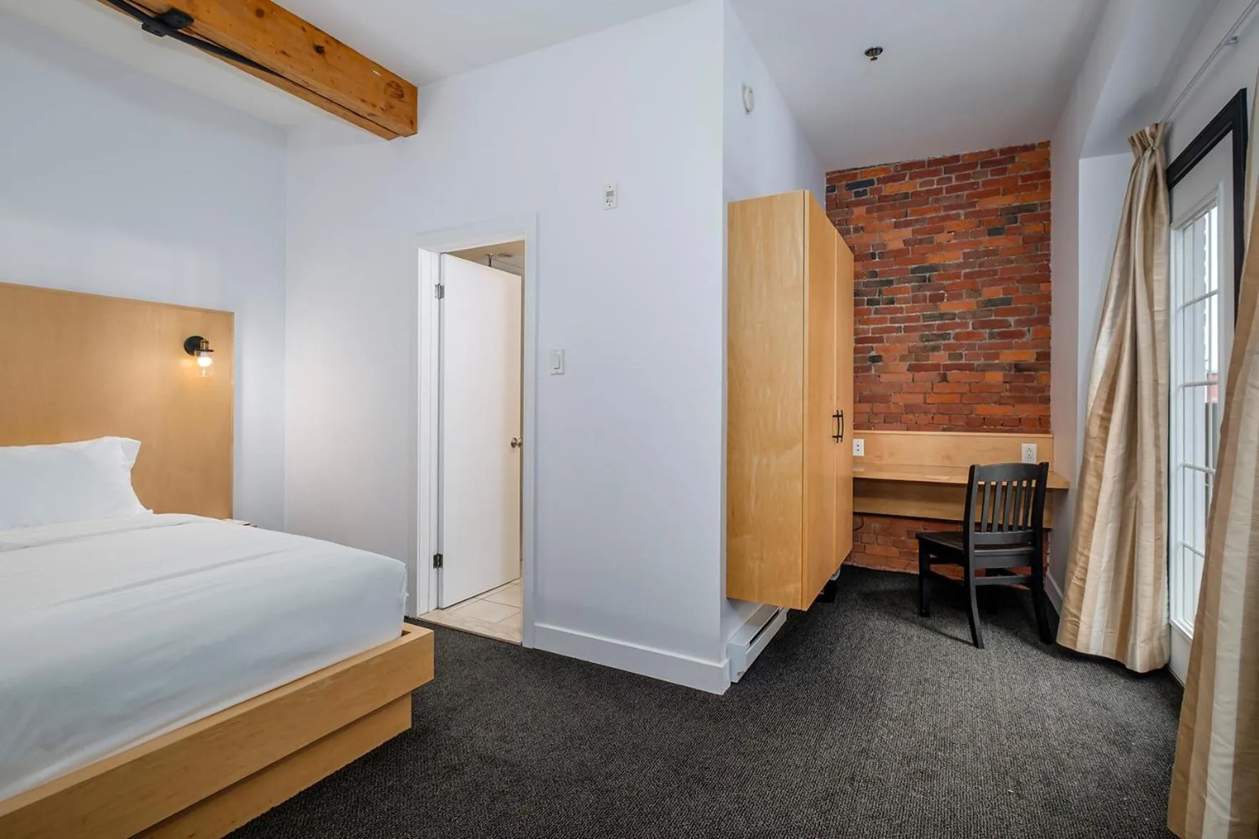 Bed in The Franklin Hotel