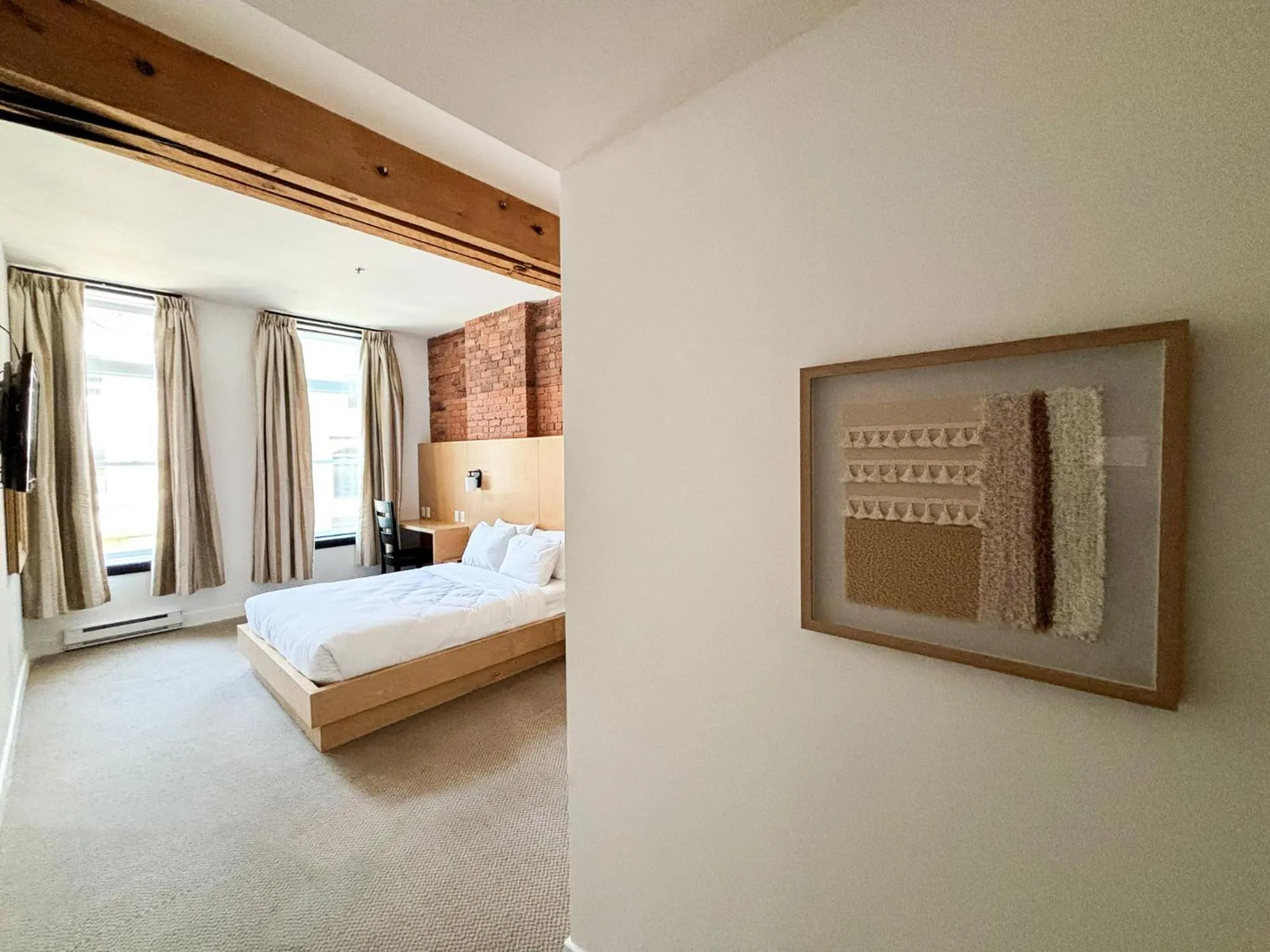 Photo of the whole room, Bed in The Franklin Hotel
