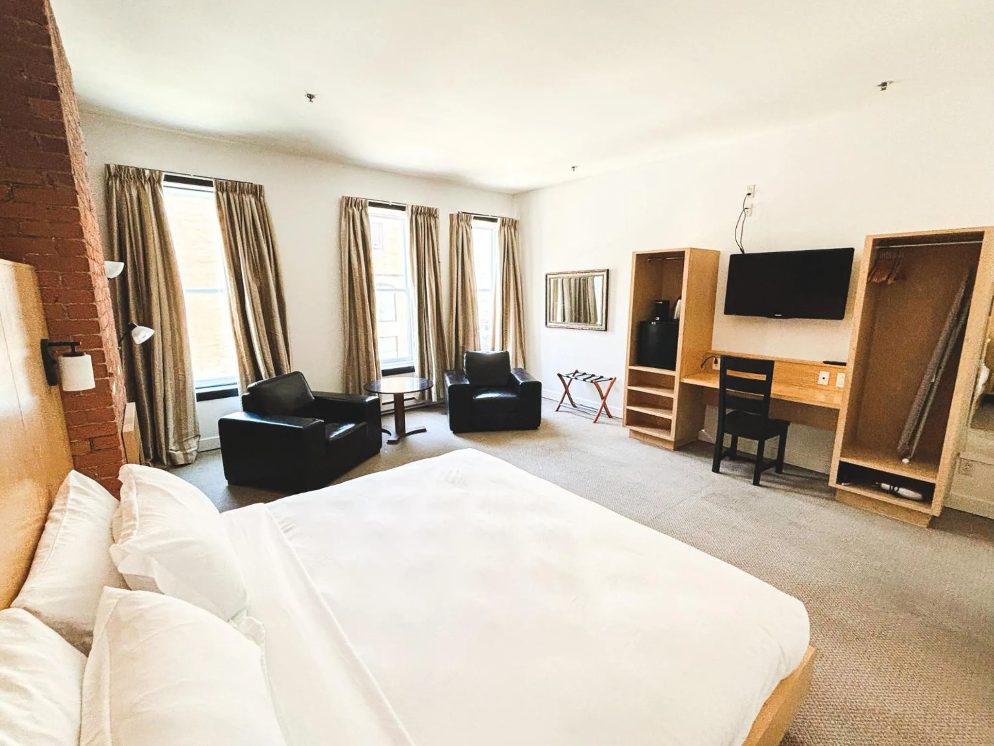 Bed in The Franklin Hotel