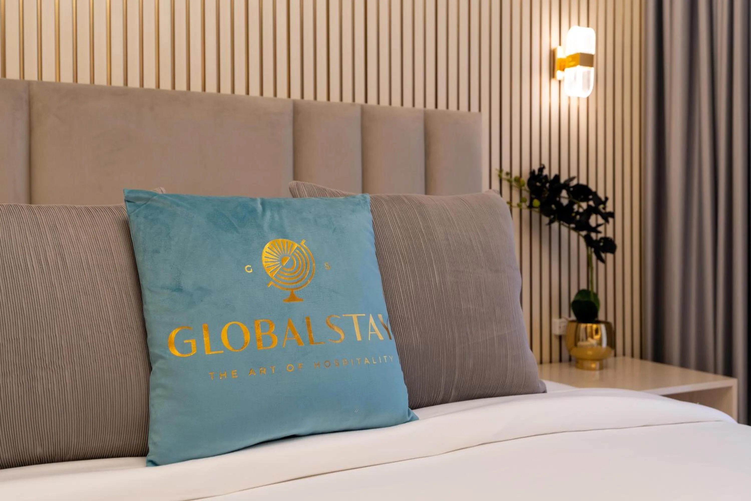 Bed in Globalstay Creek Horizon Modern Apartments