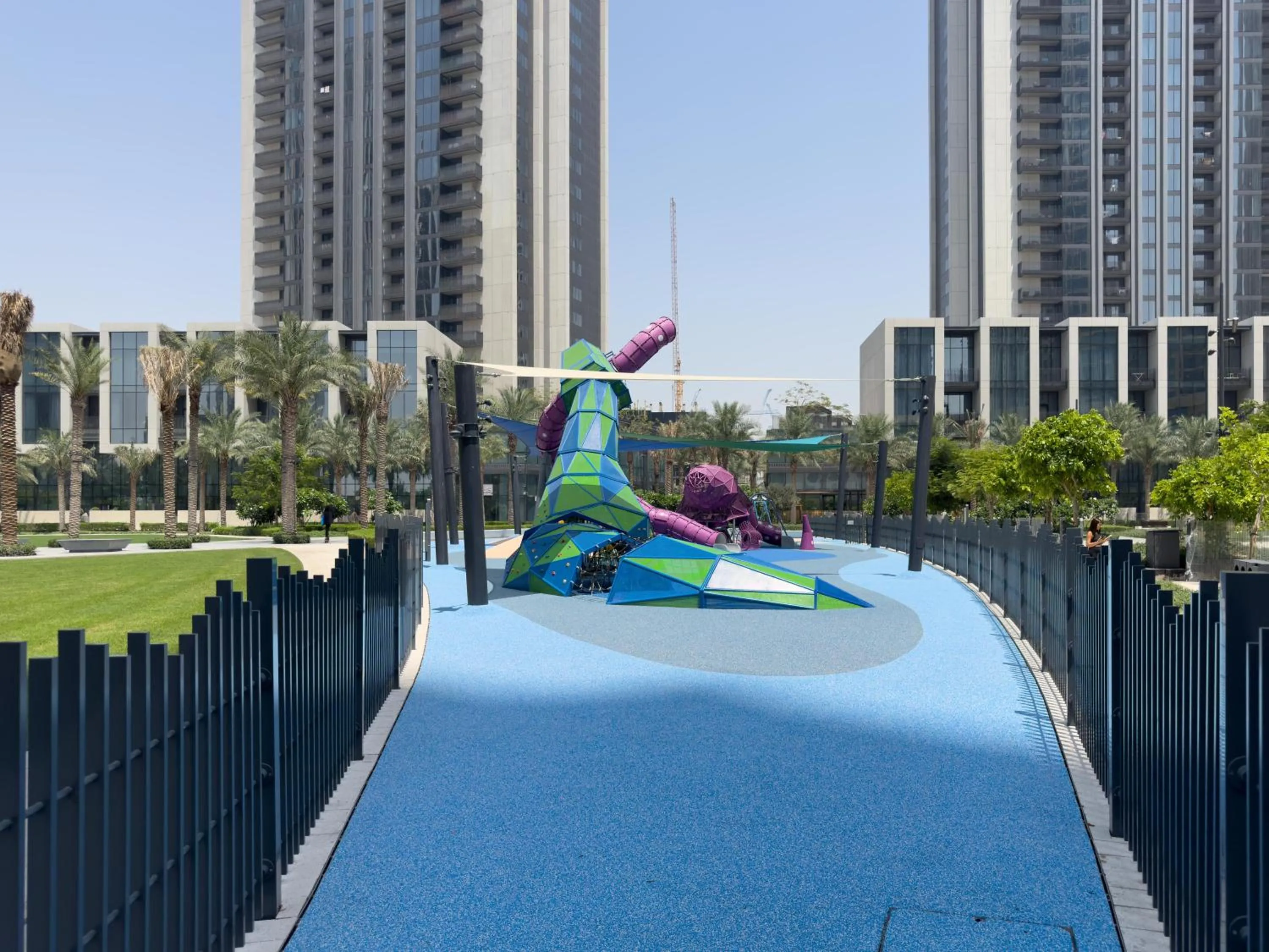 Day in Globalstay Creek Horizon Modern Apartments