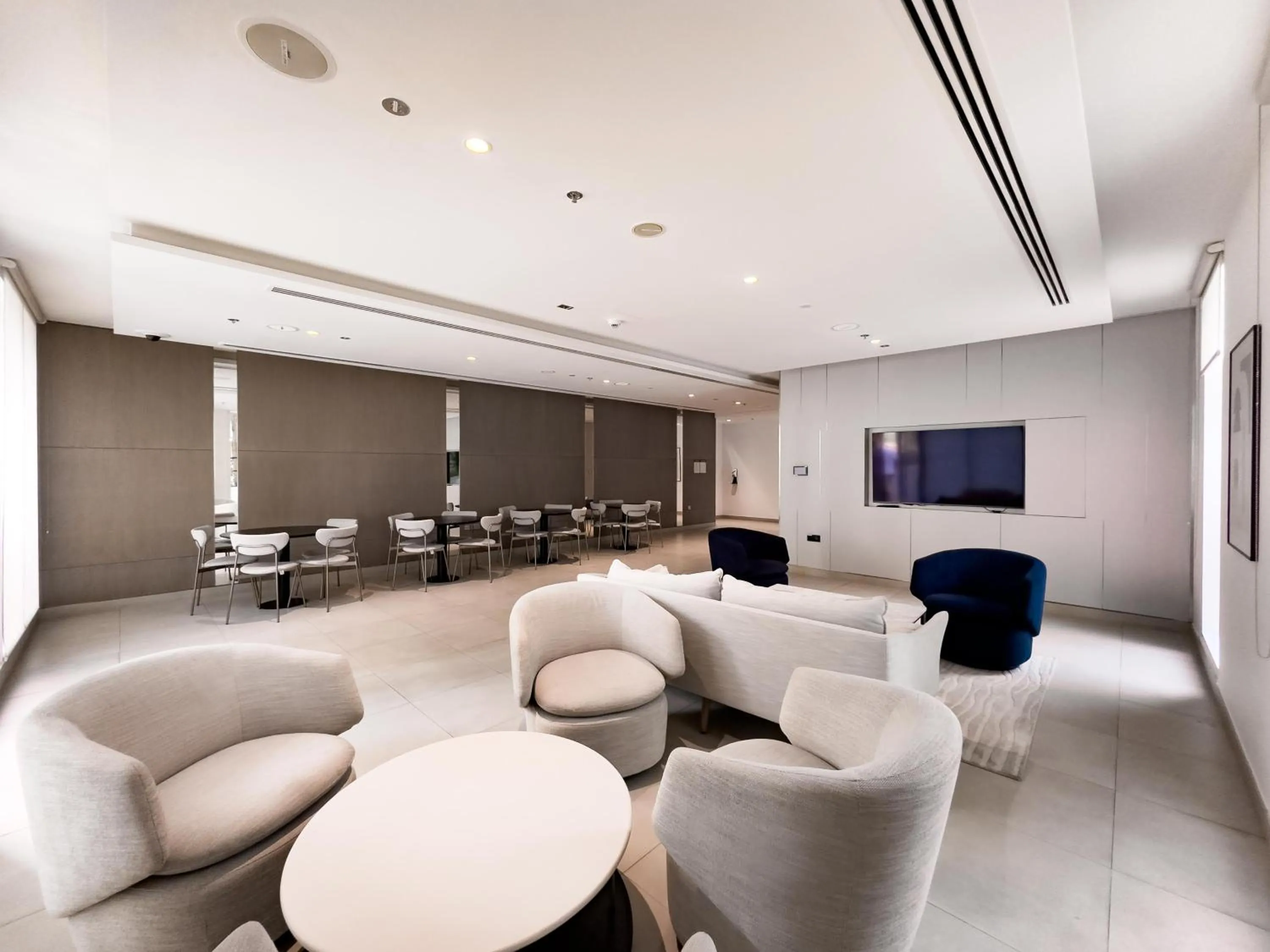 TV and multimedia in Globalstay Creek Horizon Modern Apartments