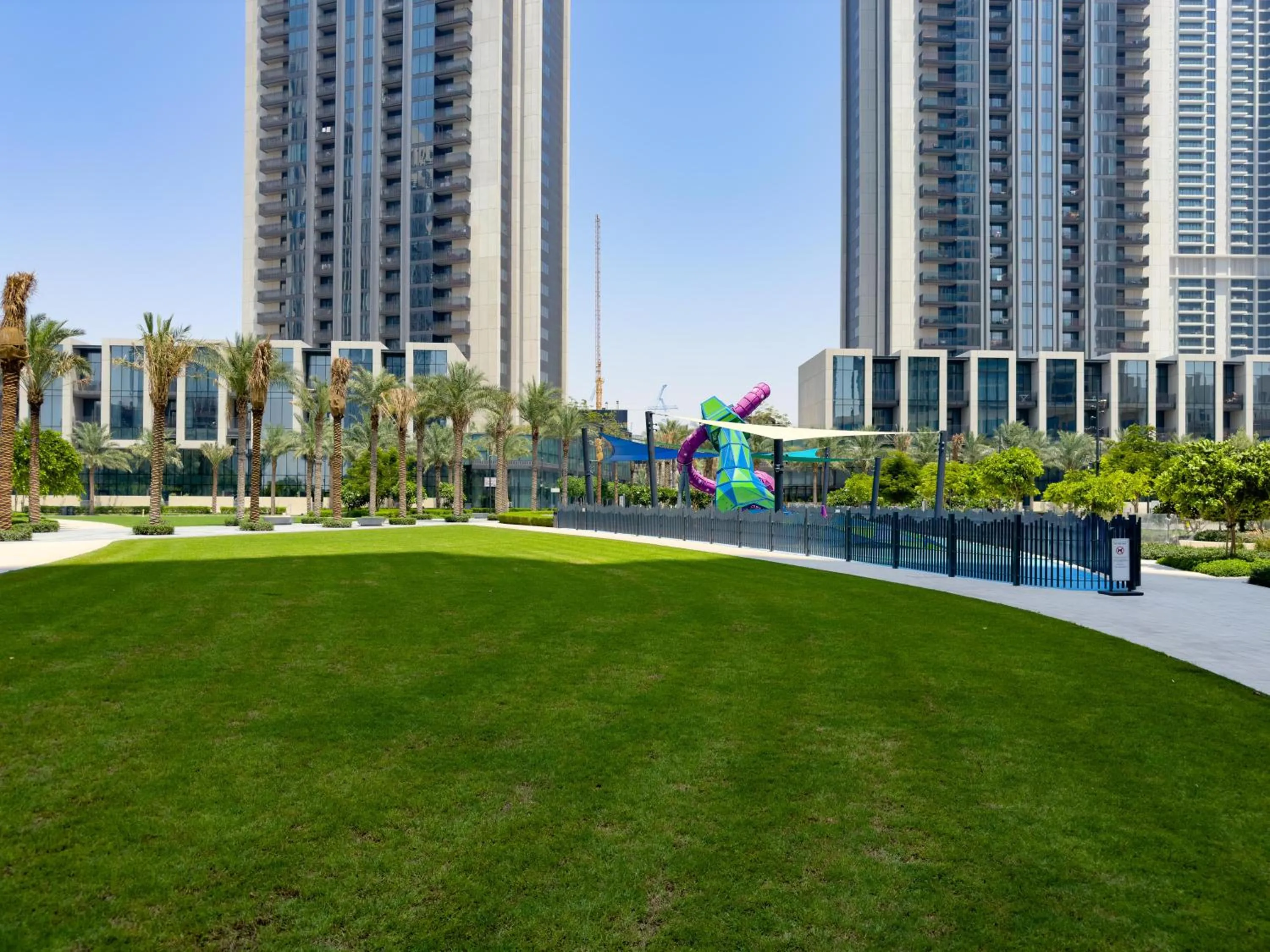 Property building in Globalstay Creek Horizon Modern Apartments