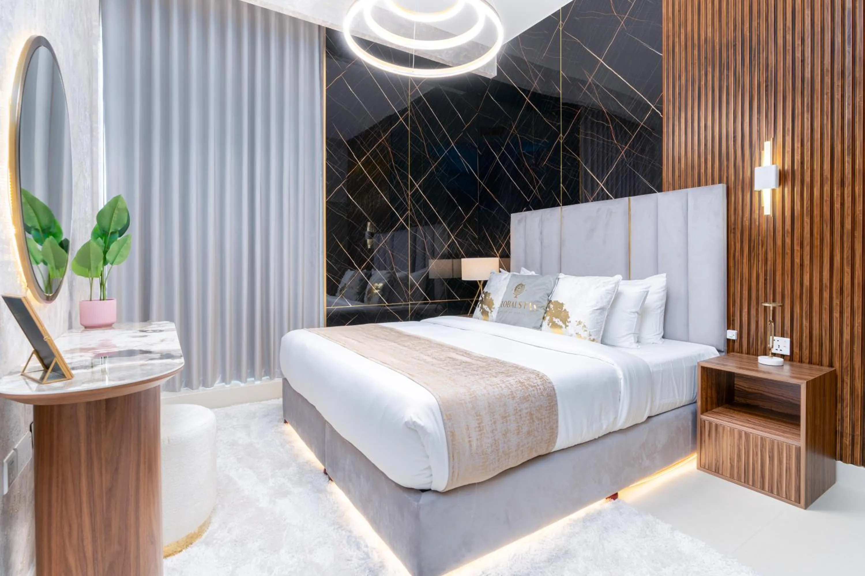 Bed in Globalstay Creek Horizon Modern Apartments