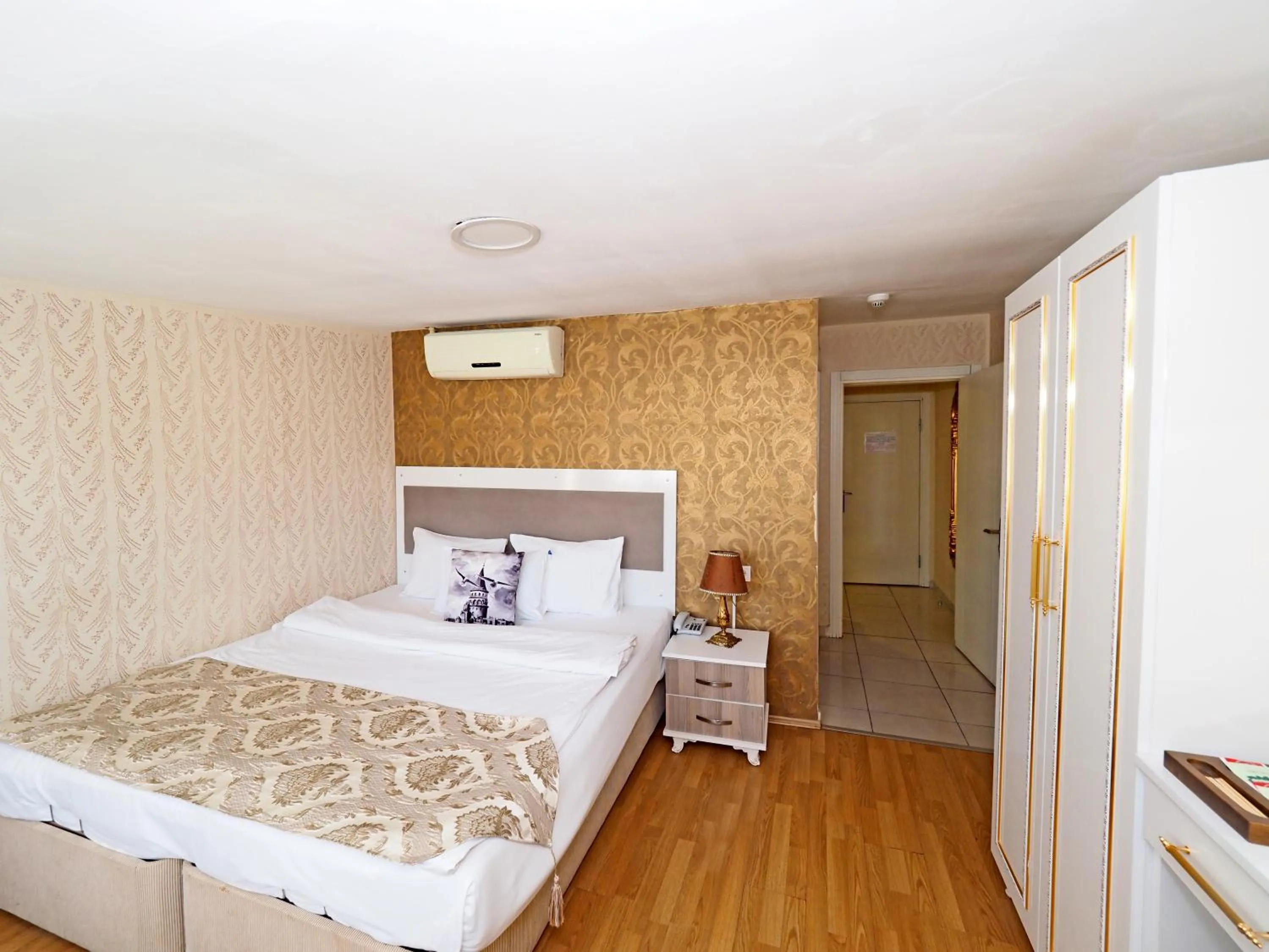 Photo of the whole room in Nagehan Hotel Old City