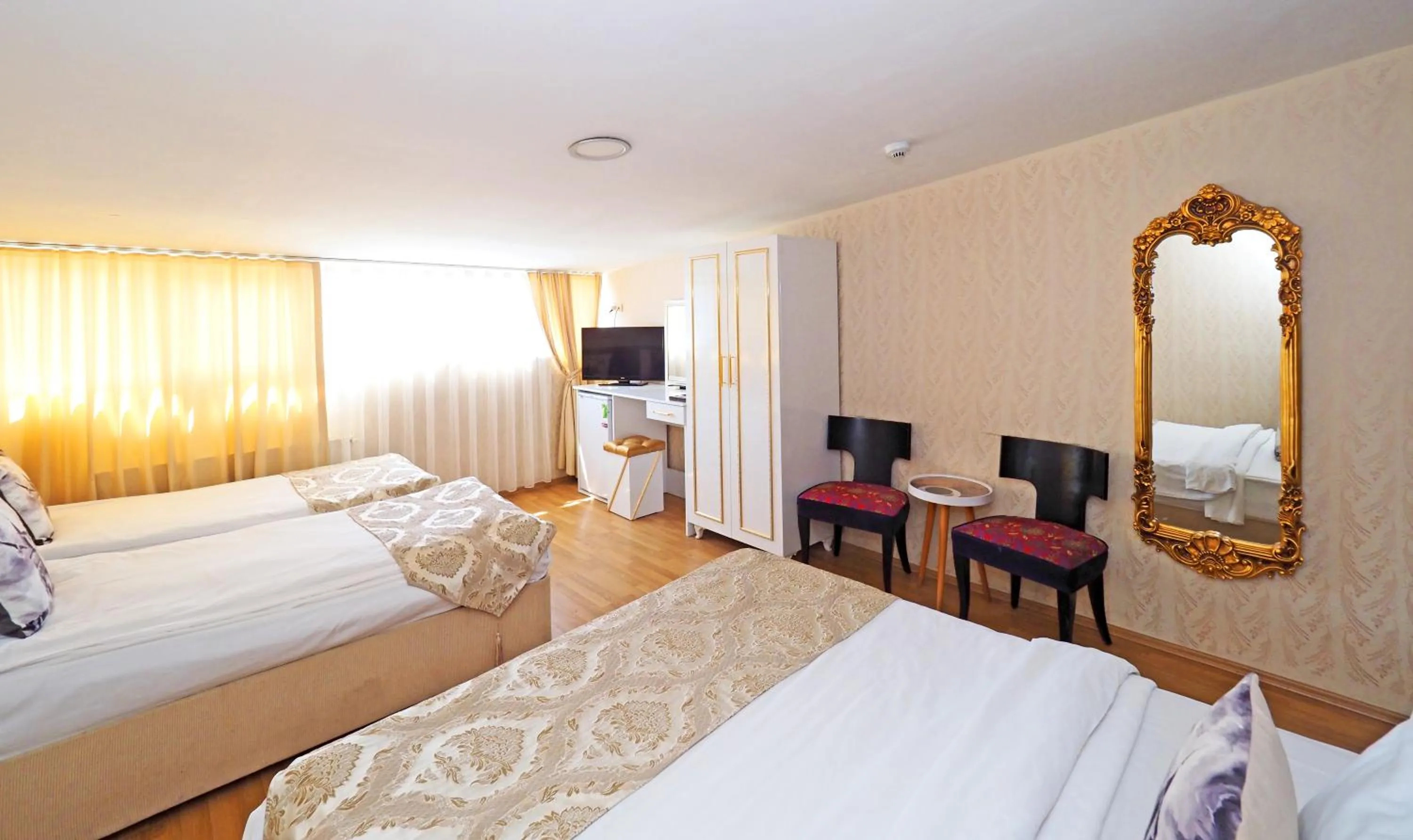 Photo of the whole room in Nagehan Hotel Old City