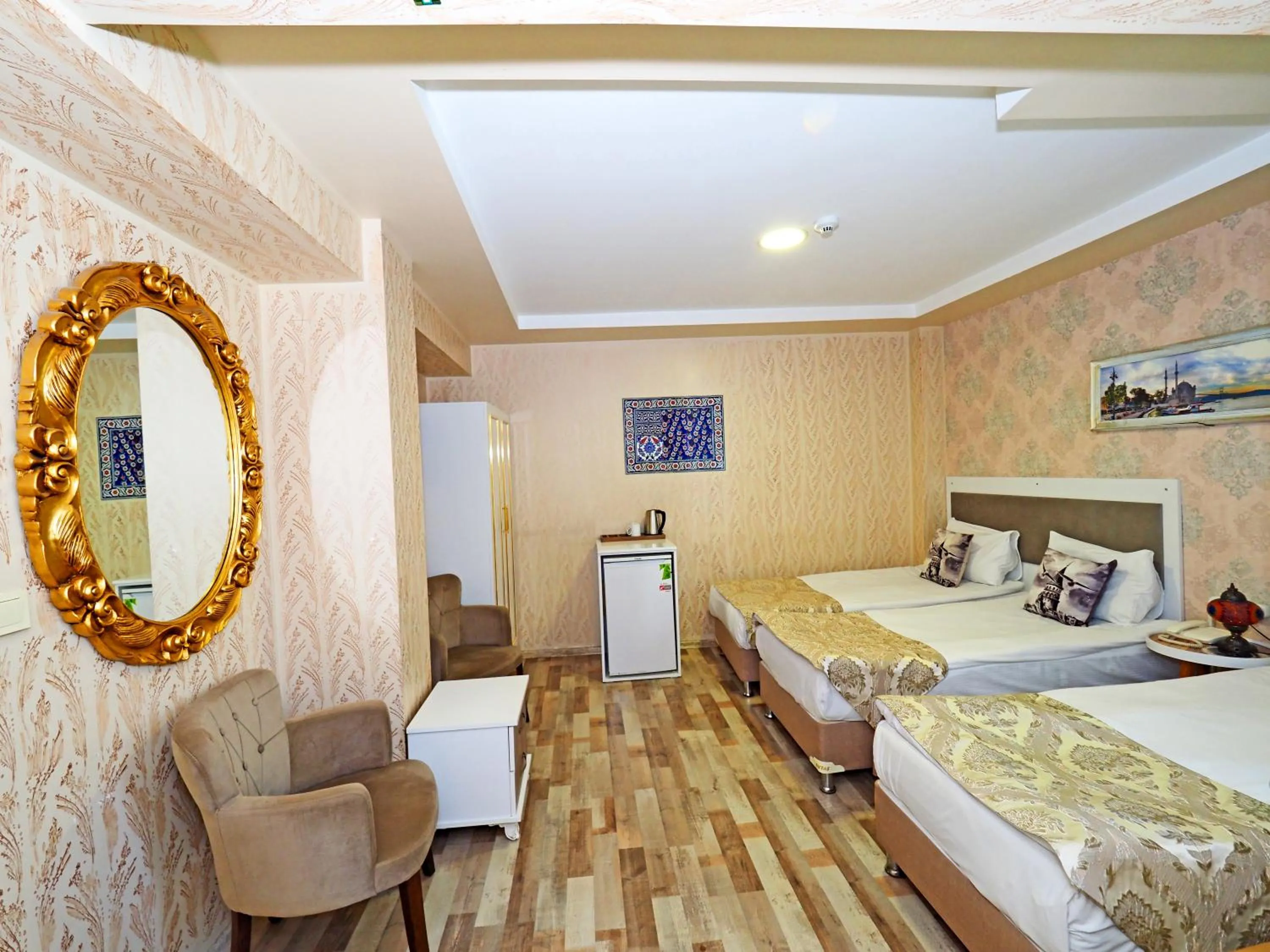 Photo of the whole room in Nagehan Hotel Old City