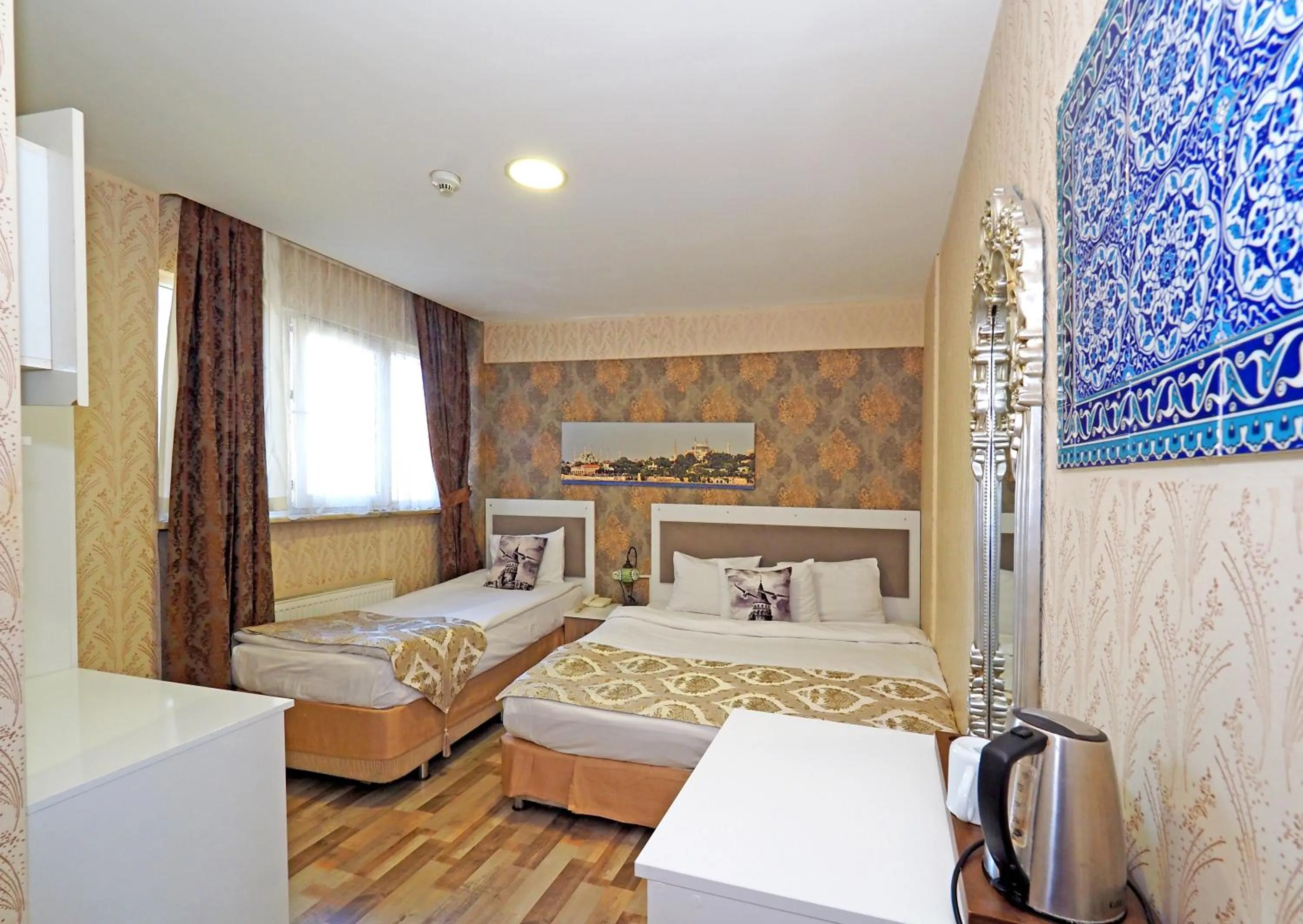 Photo of the whole room in Nagehan Hotel Old City