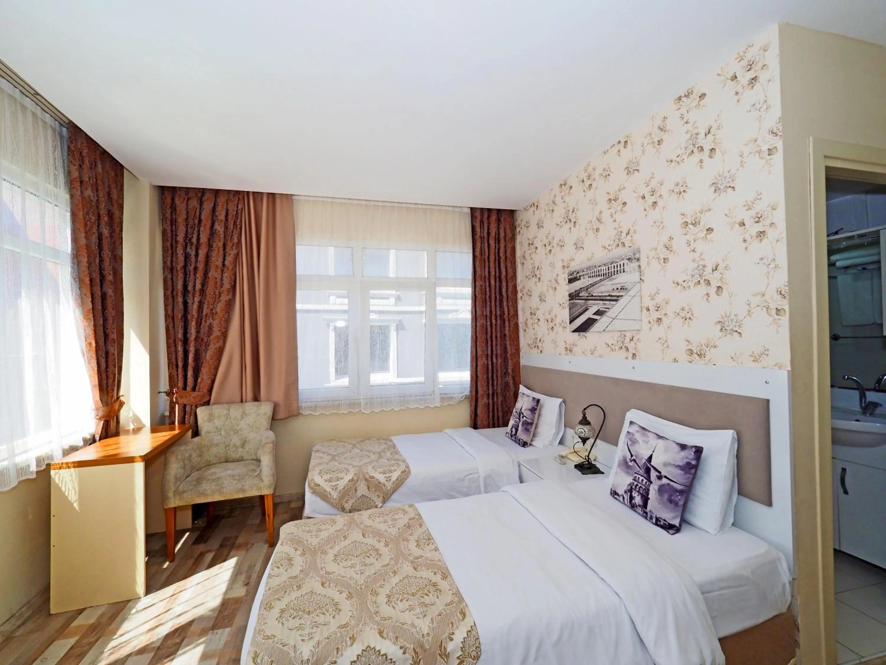 Photo of the whole room in Nagehan Hotel Old City