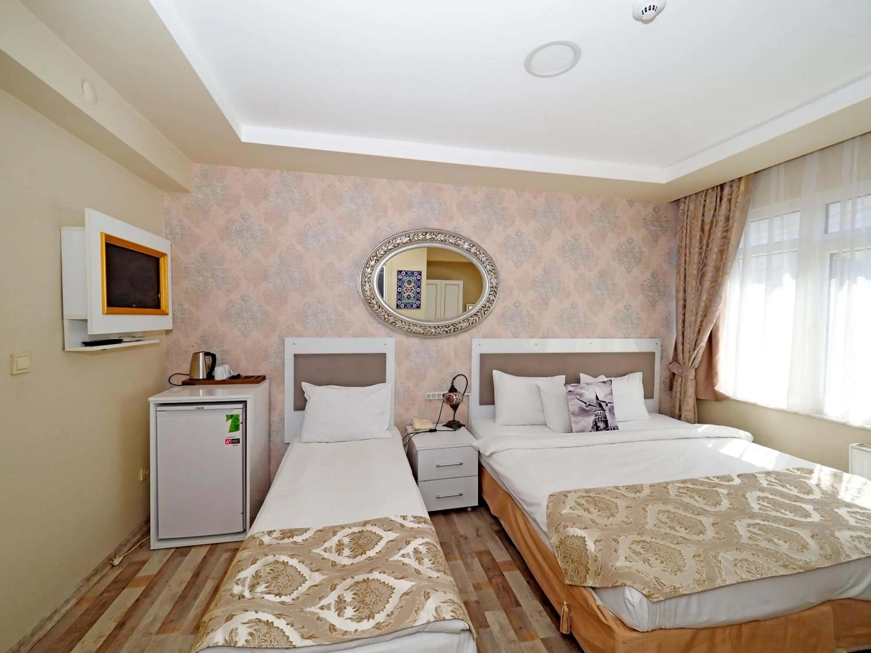 Photo of the whole room in Nagehan Hotel Old City