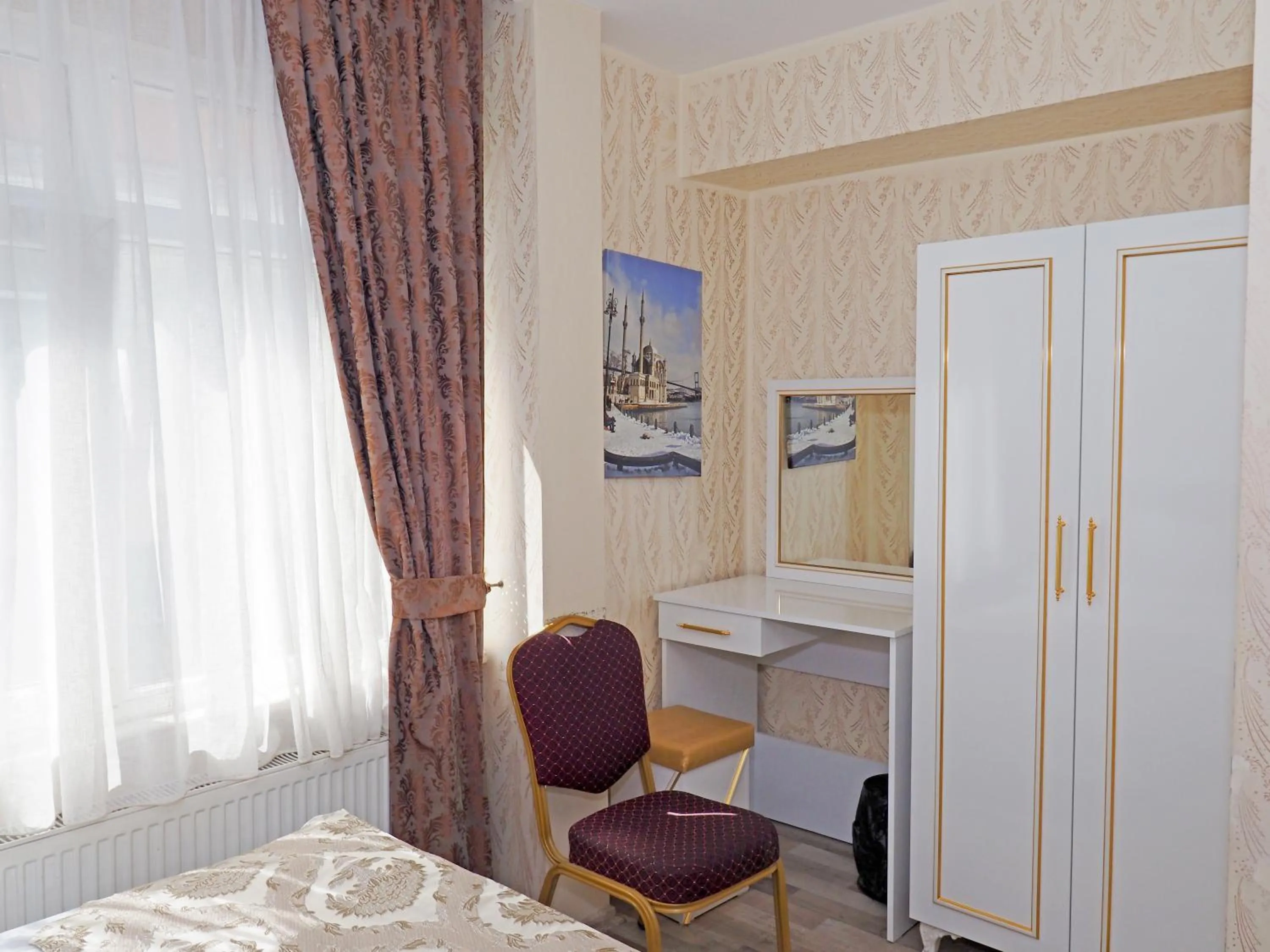 Seating area in Nagehan Hotel Old City