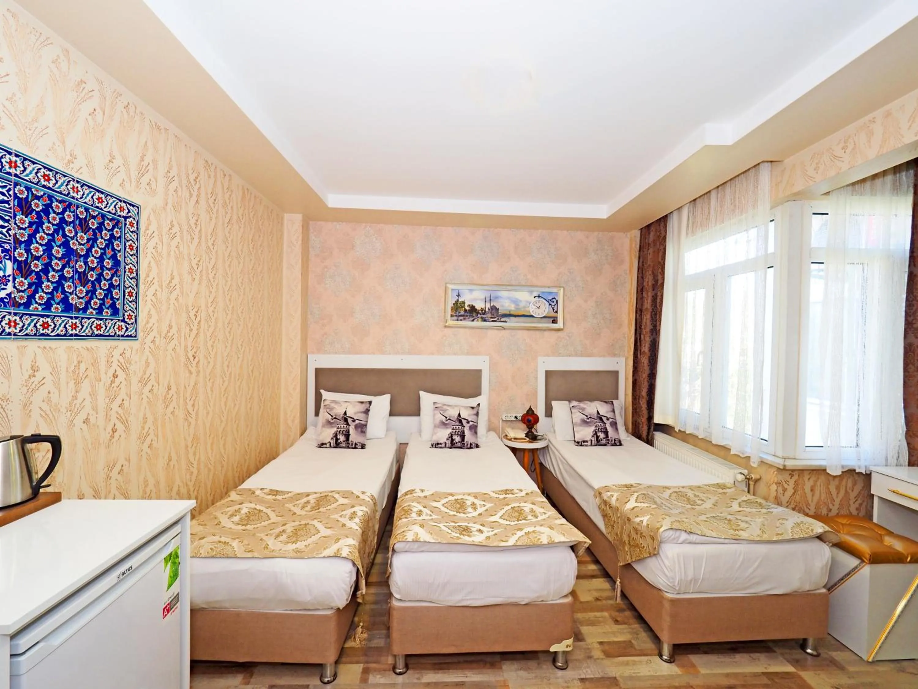 Photo of the whole room in Nagehan Hotel Old City