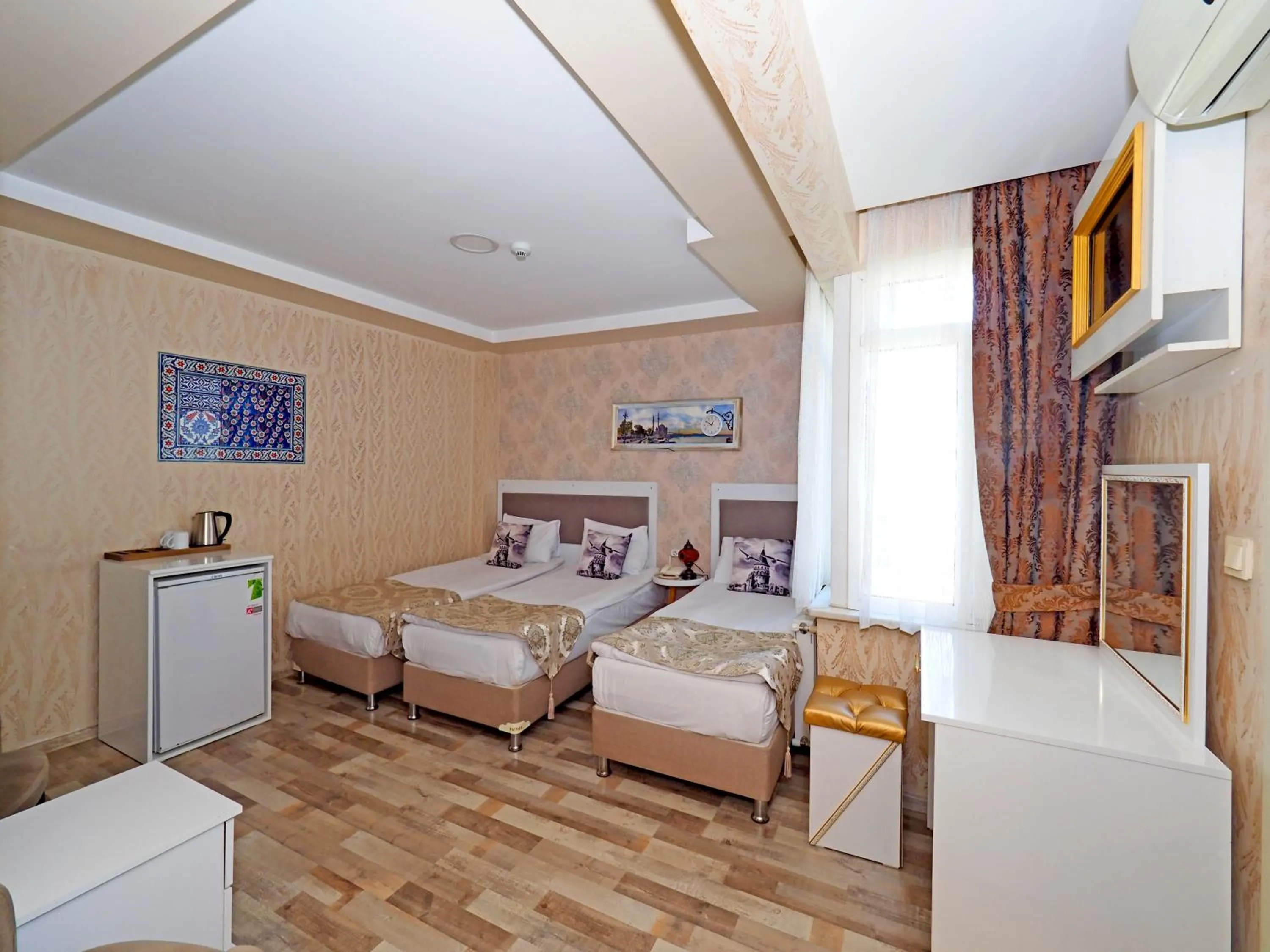 Photo of the whole room in Nagehan Hotel Old City