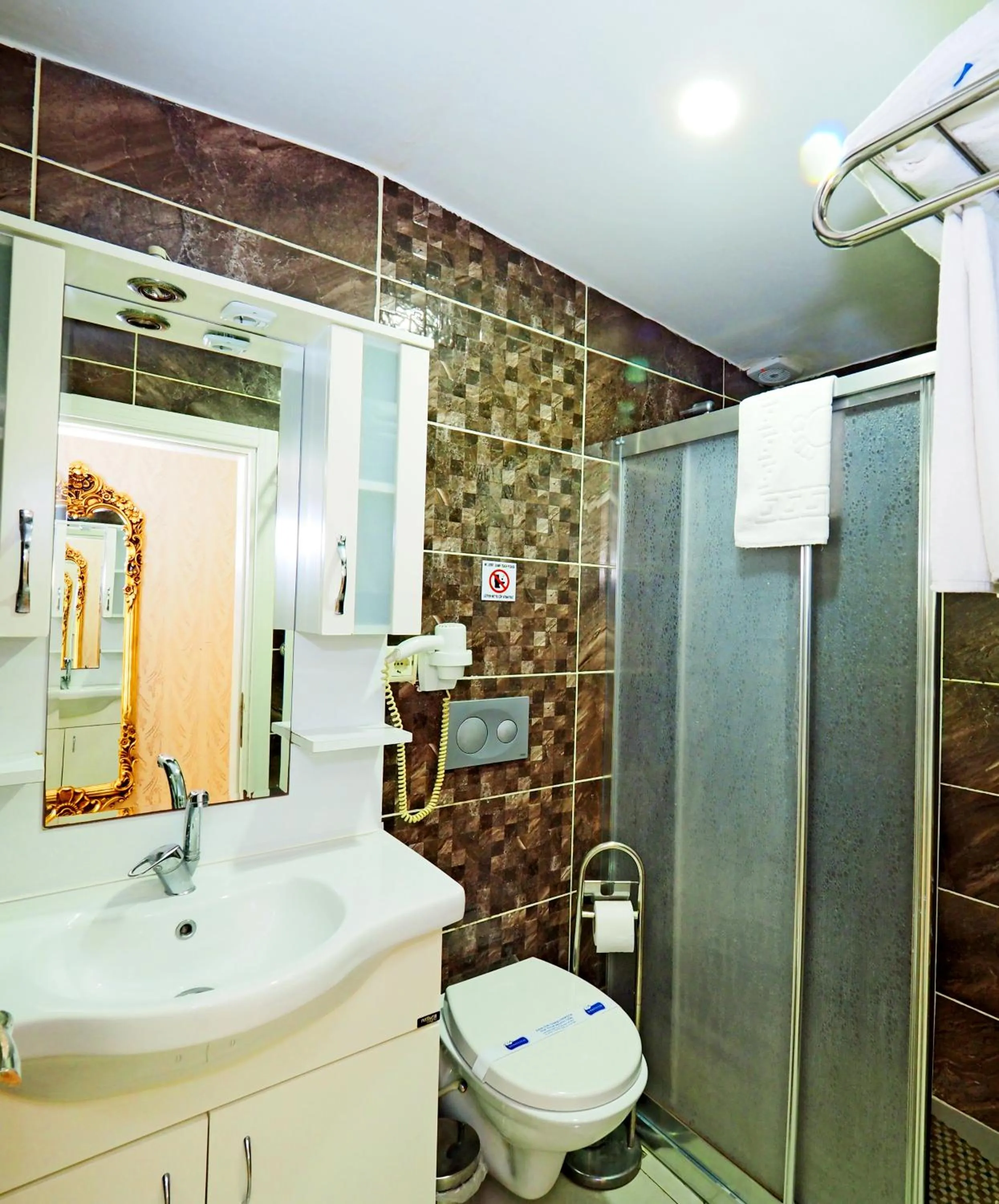 Toilet in Nagehan Hotel Old City