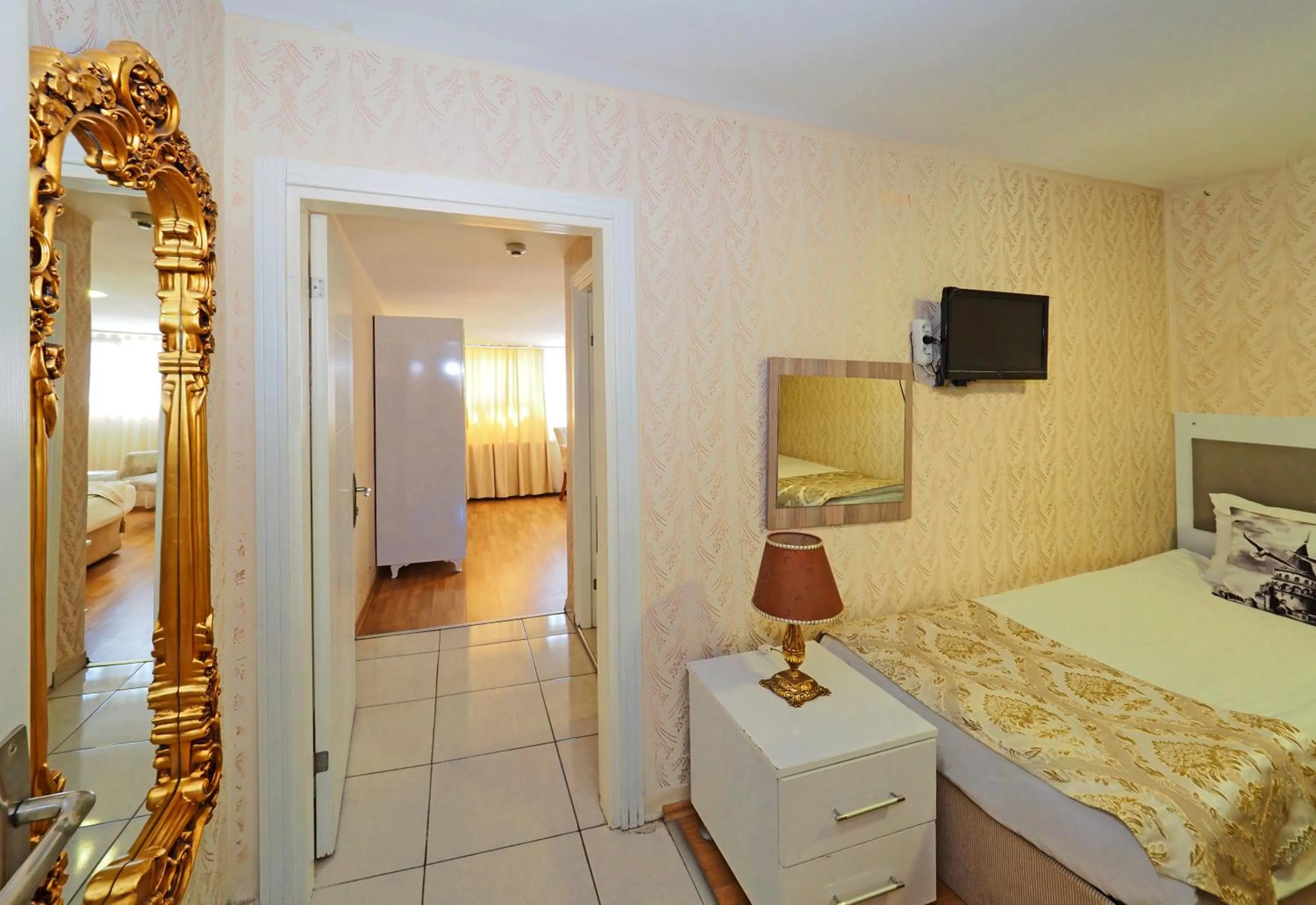 TV and multimedia in Nagehan Hotel Old City