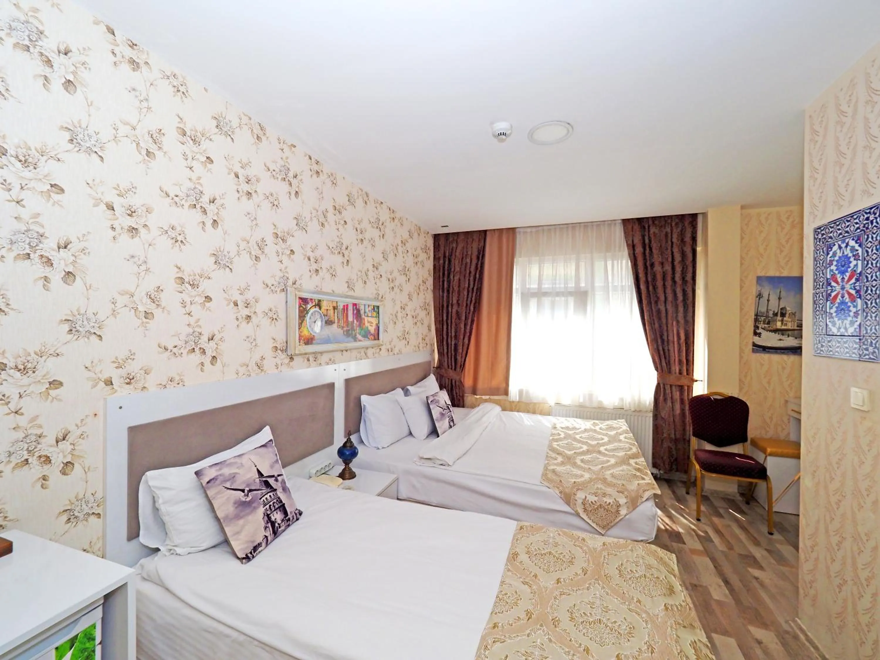 Photo of the whole room in Nagehan Hotel Old City