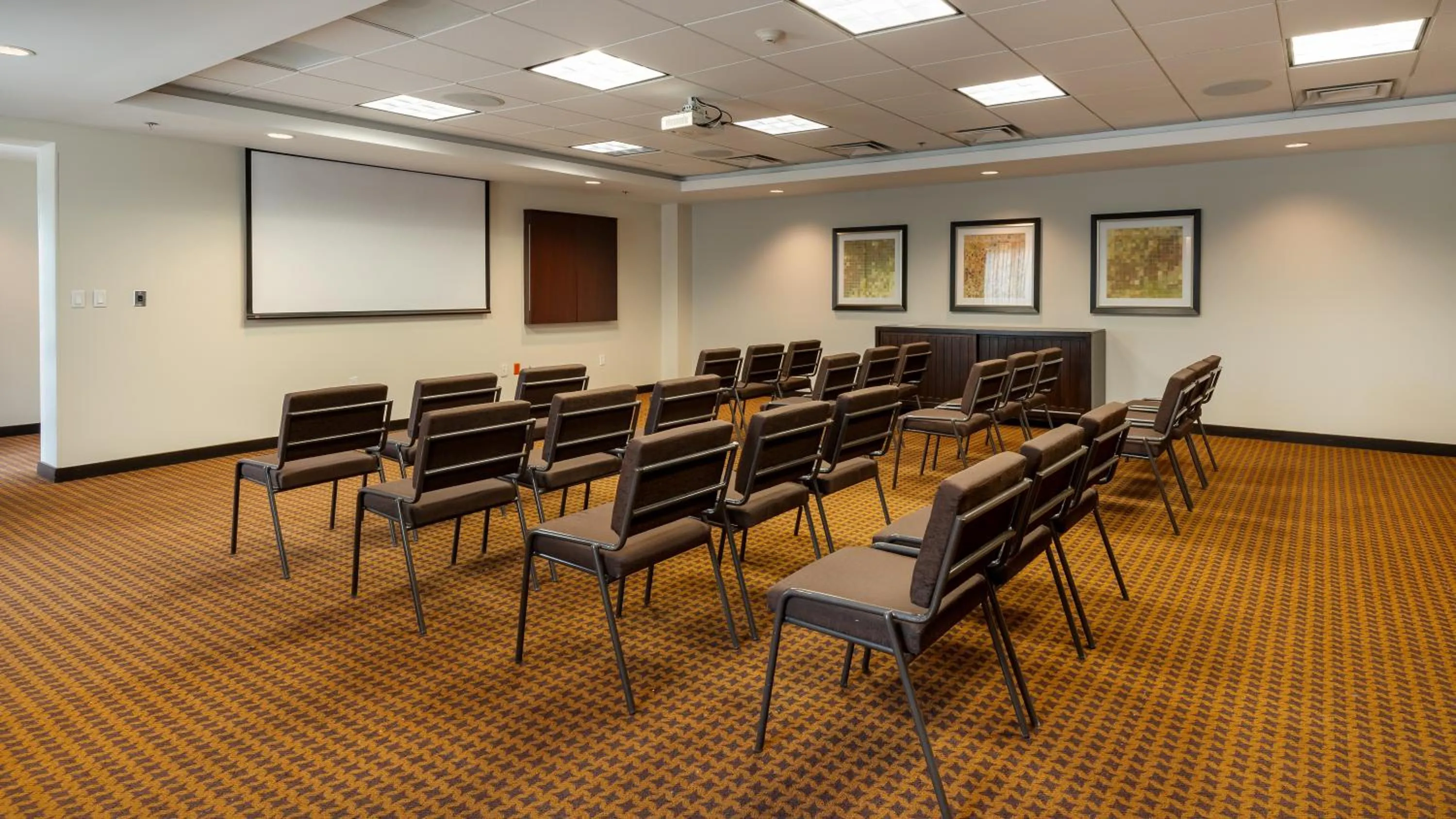 Meeting/conference room in Staybridge Suites Chihuahua by IHG