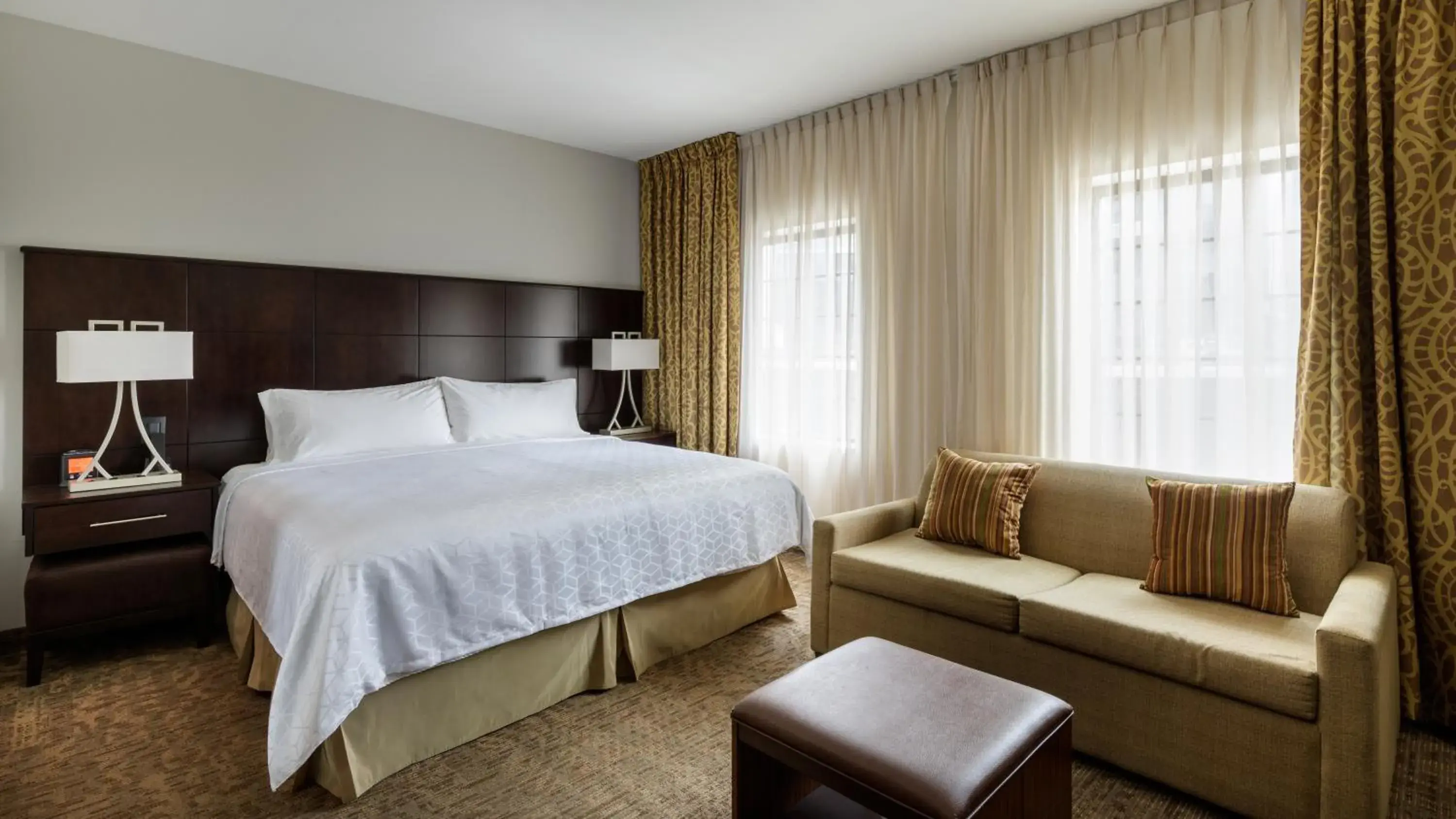 Bed in Staybridge Suites Chihuahua by IHG Bed in Staybridge Suites Chihuahua by IHG