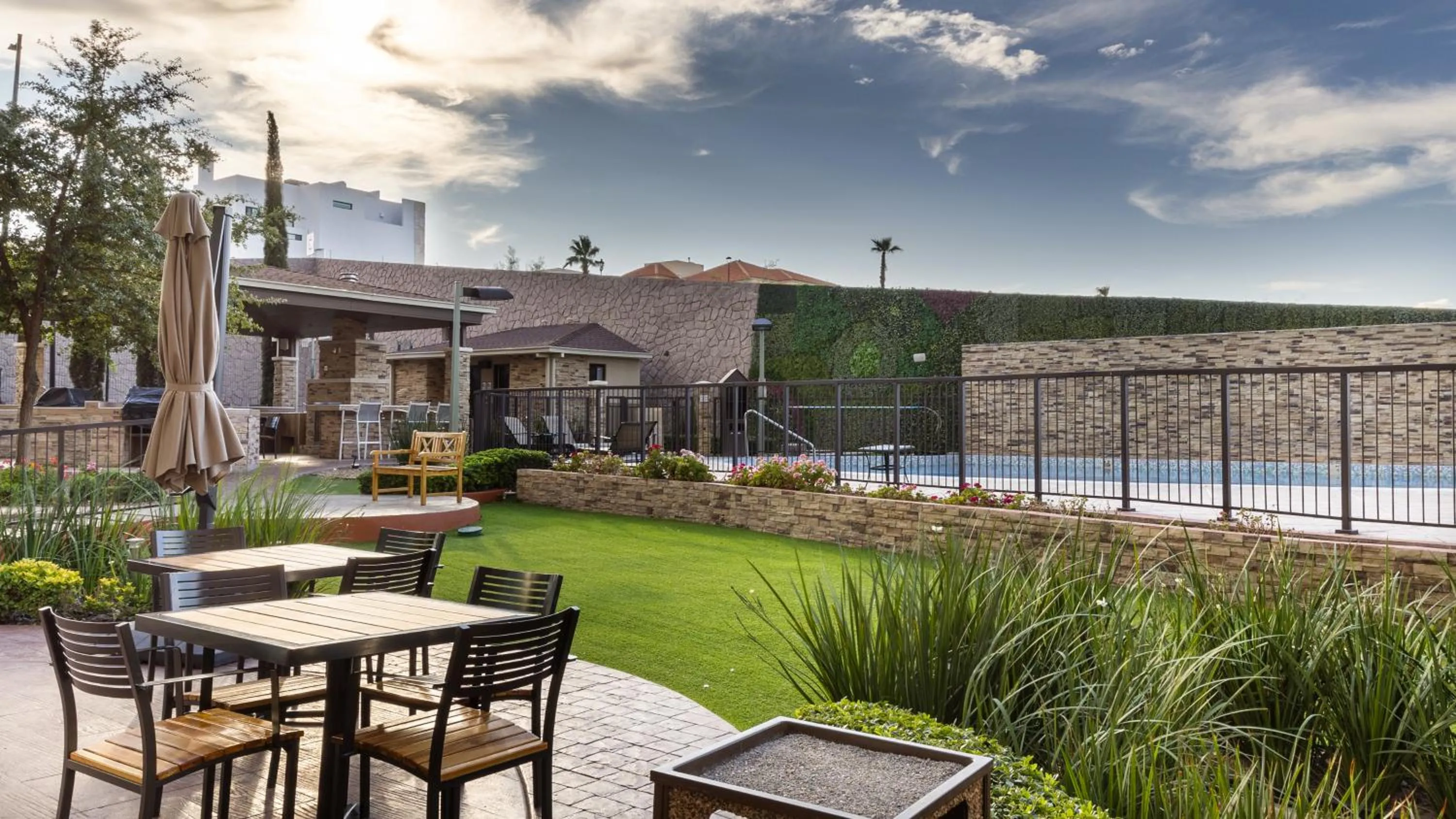 Patio in Staybridge Suites Chihuahua by IHG