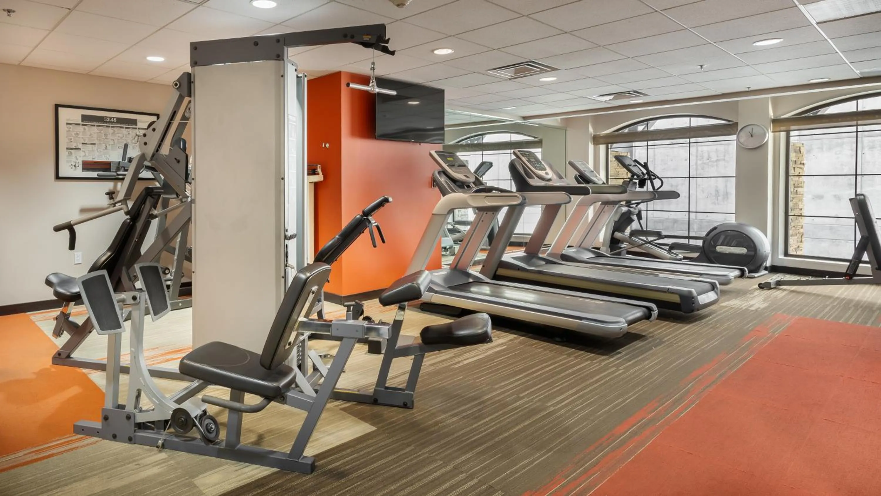 Fitness centre/facilities in Staybridge Suites Chihuahua by IHG
