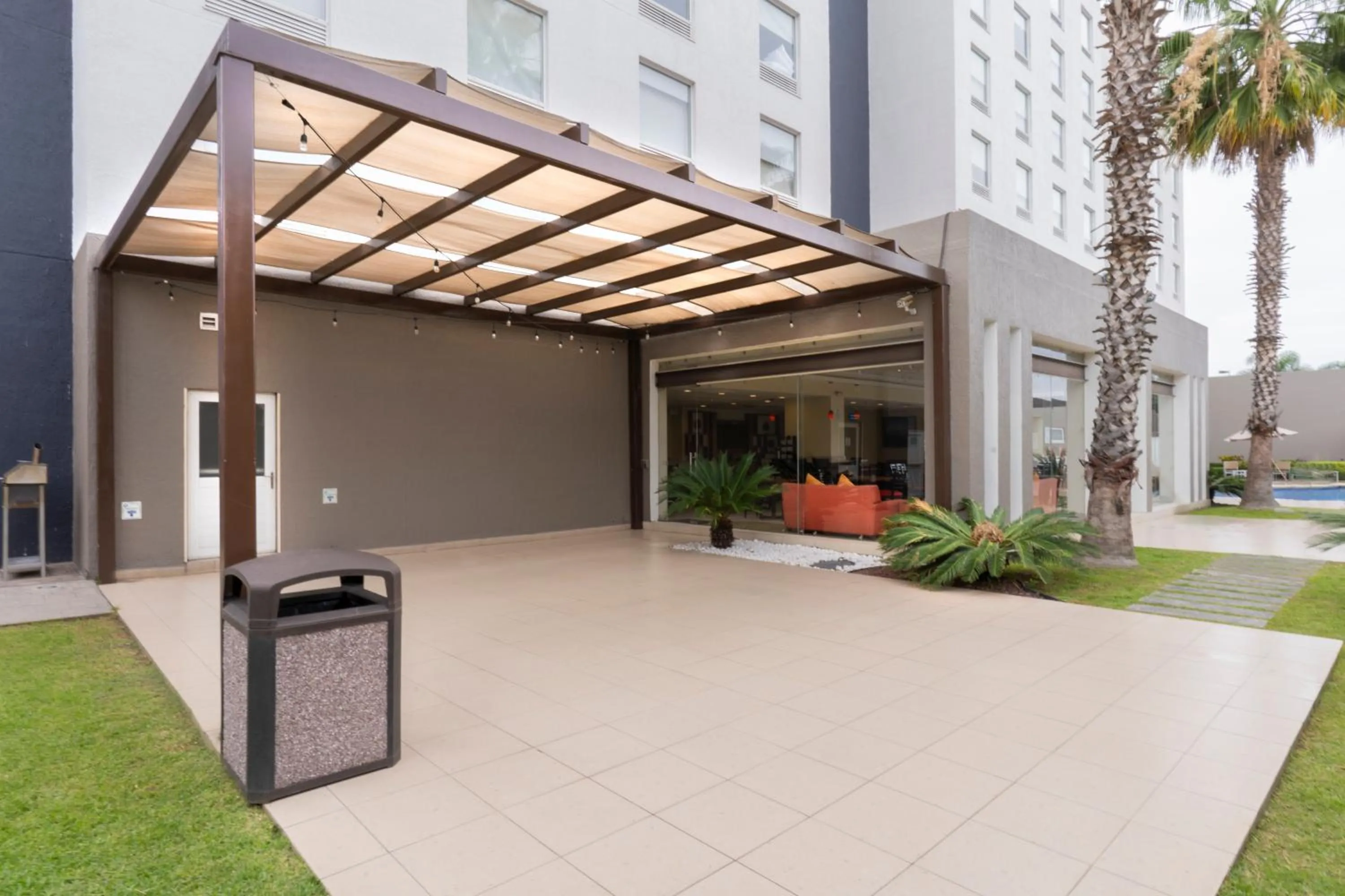 Property building in Holiday Inn Express Guadalajara Aeropuerto by IHG