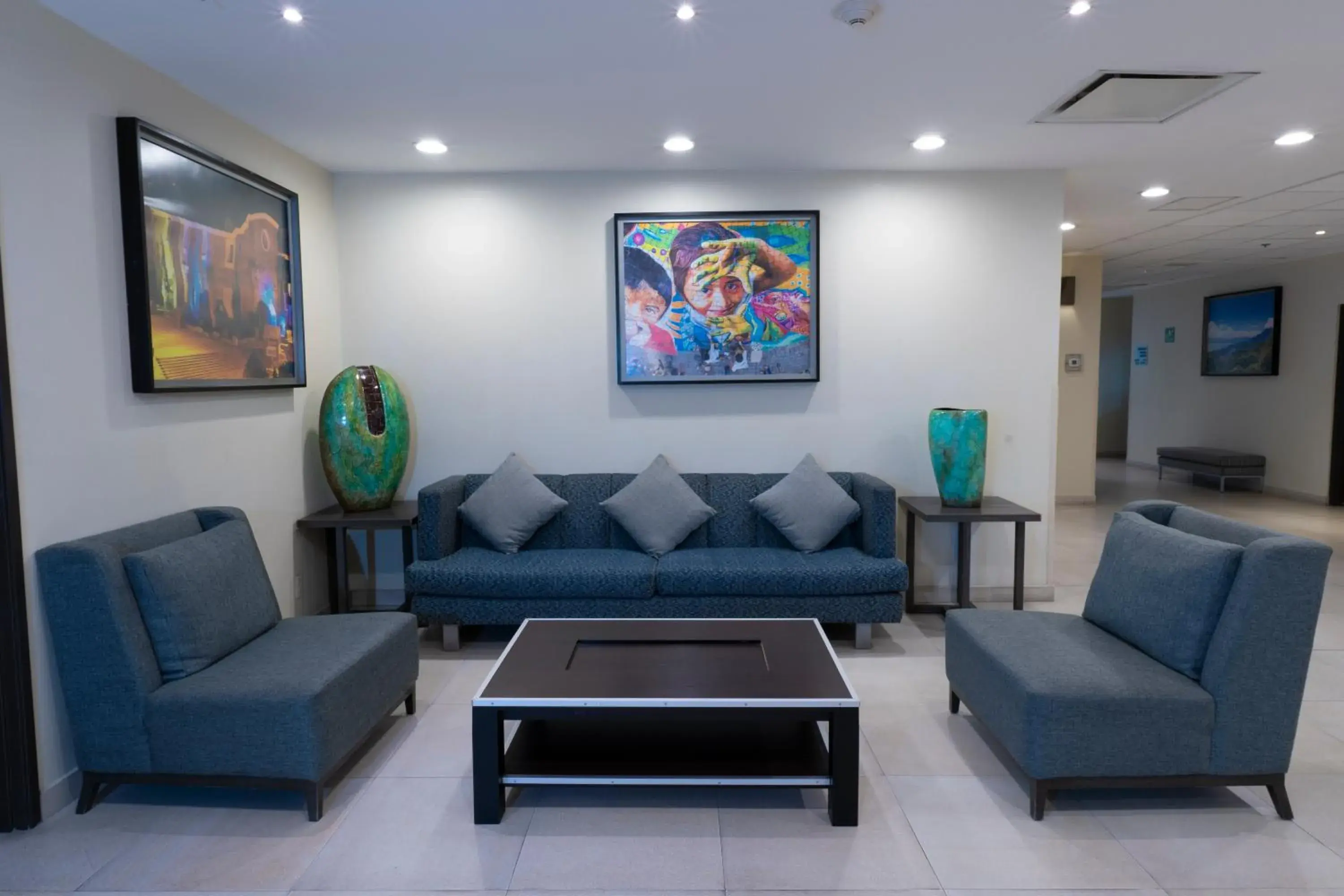 Living room in Holiday Inn Express Guadalajara Aeropuerto by IHG Living room in Holiday Inn Express Guadalajara Aeropuerto by IHG