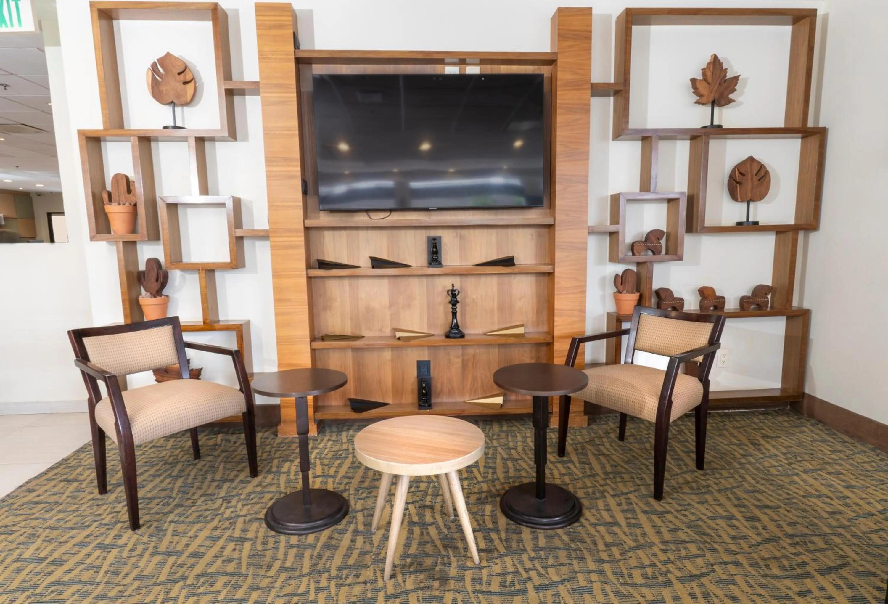 Living room in Holiday Inn Express Guadalajara Aeropuerto by IHG