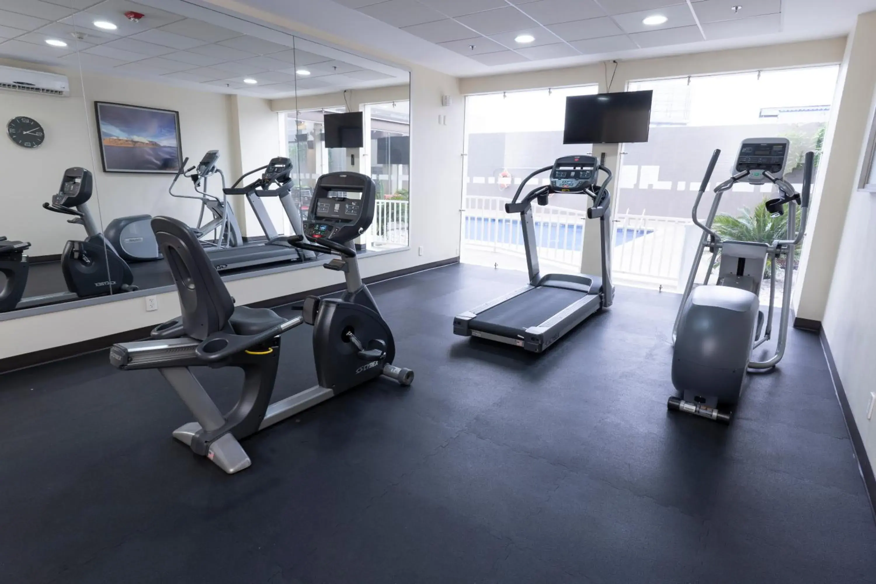 Fitness centre/facilities in Holiday Inn Express Guadalajara Aeropuerto by IHG Fitness centre/facilities in Holiday Inn Express Guadalajara Aeropuerto by IHG
