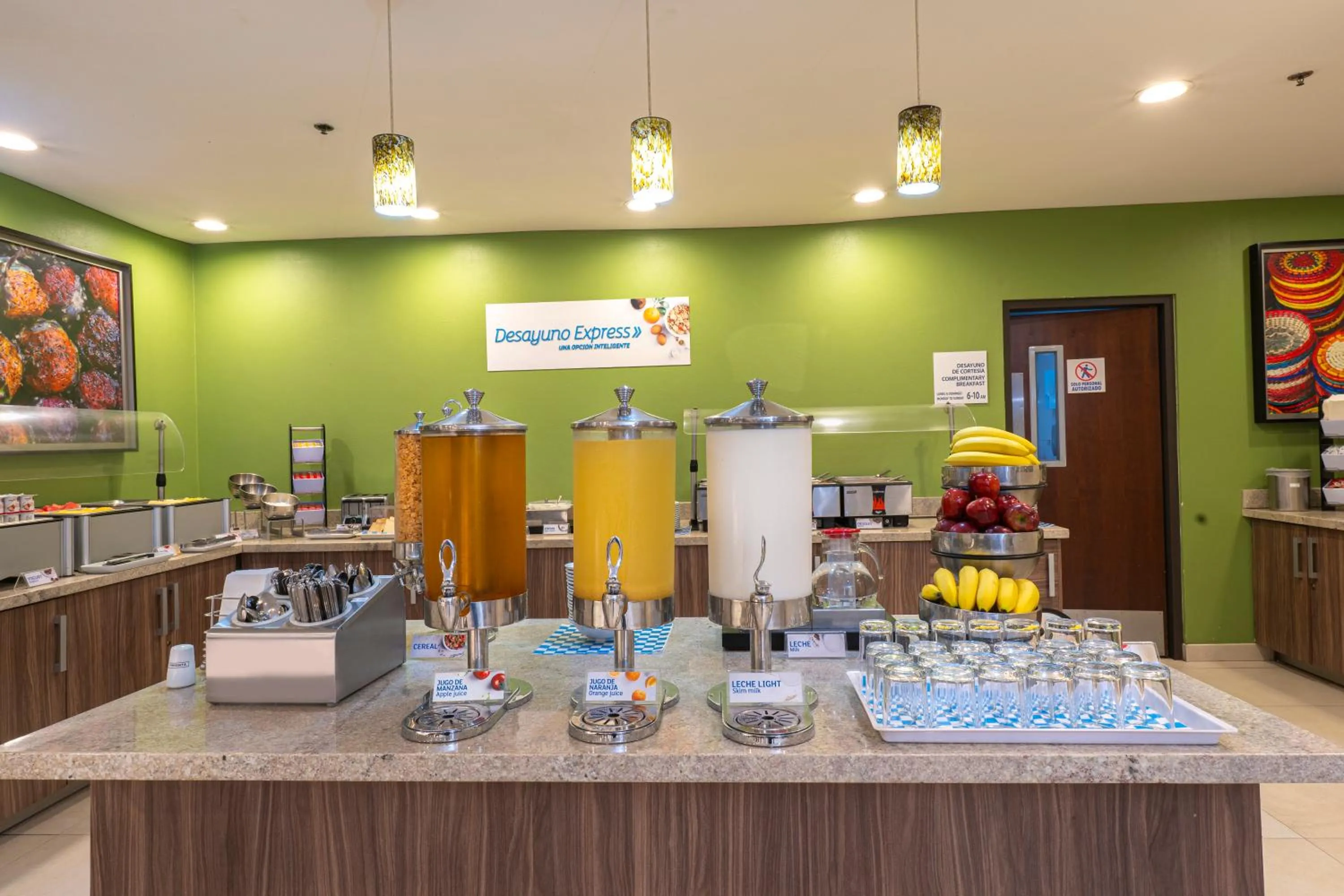 Breakfast in Holiday Inn Express Guadalajara Aeropuerto by IHG