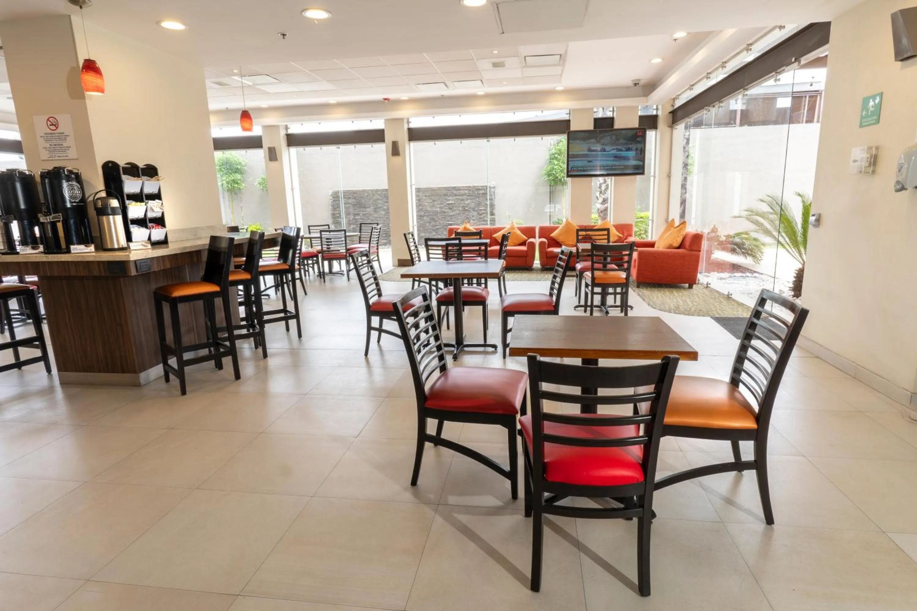 Breakfast in Holiday Inn Express Guadalajara Aeropuerto by IHG