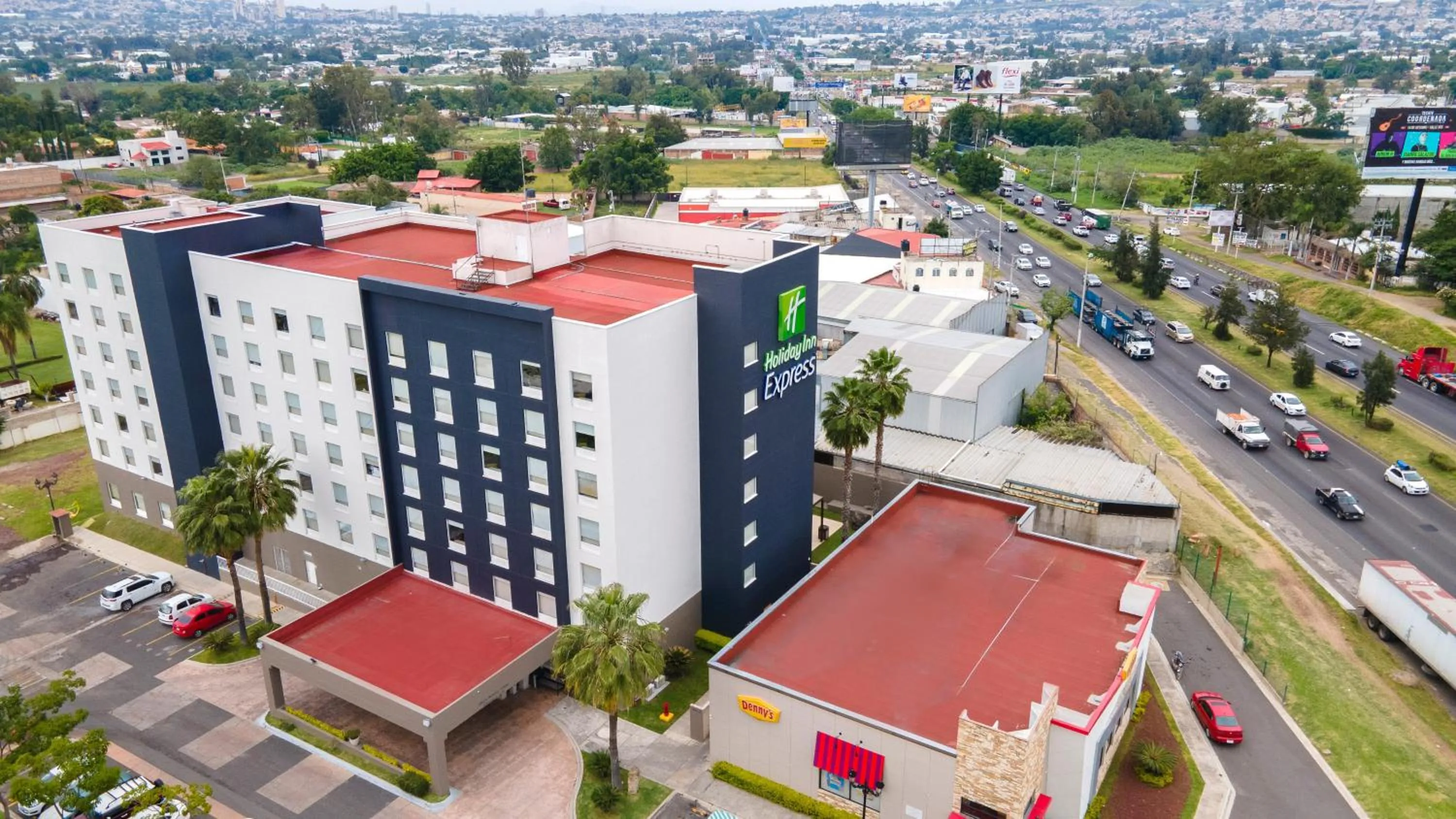 Property building in Holiday Inn Express Guadalajara Aeropuerto by IHG