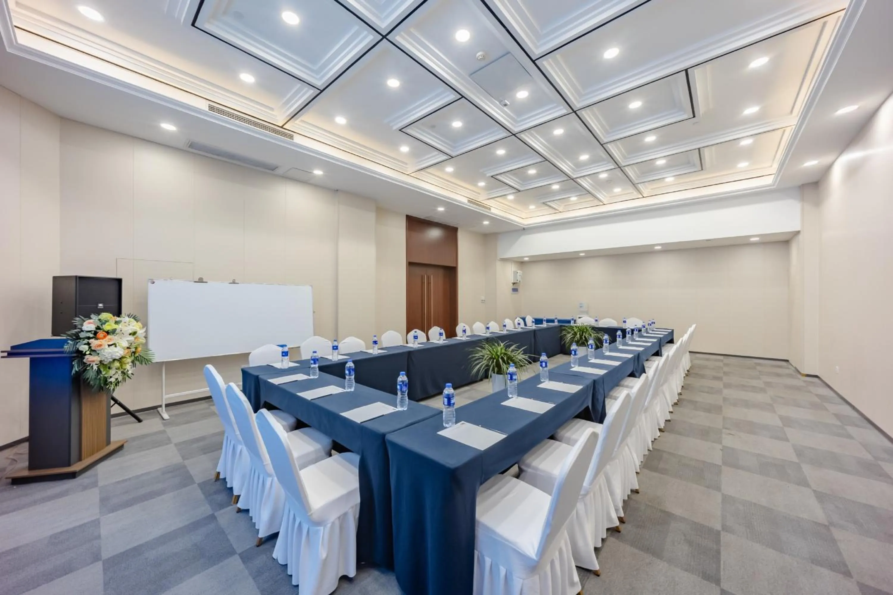 Meeting/conference room in Holiday Inn Express Hefei Huaihe Road