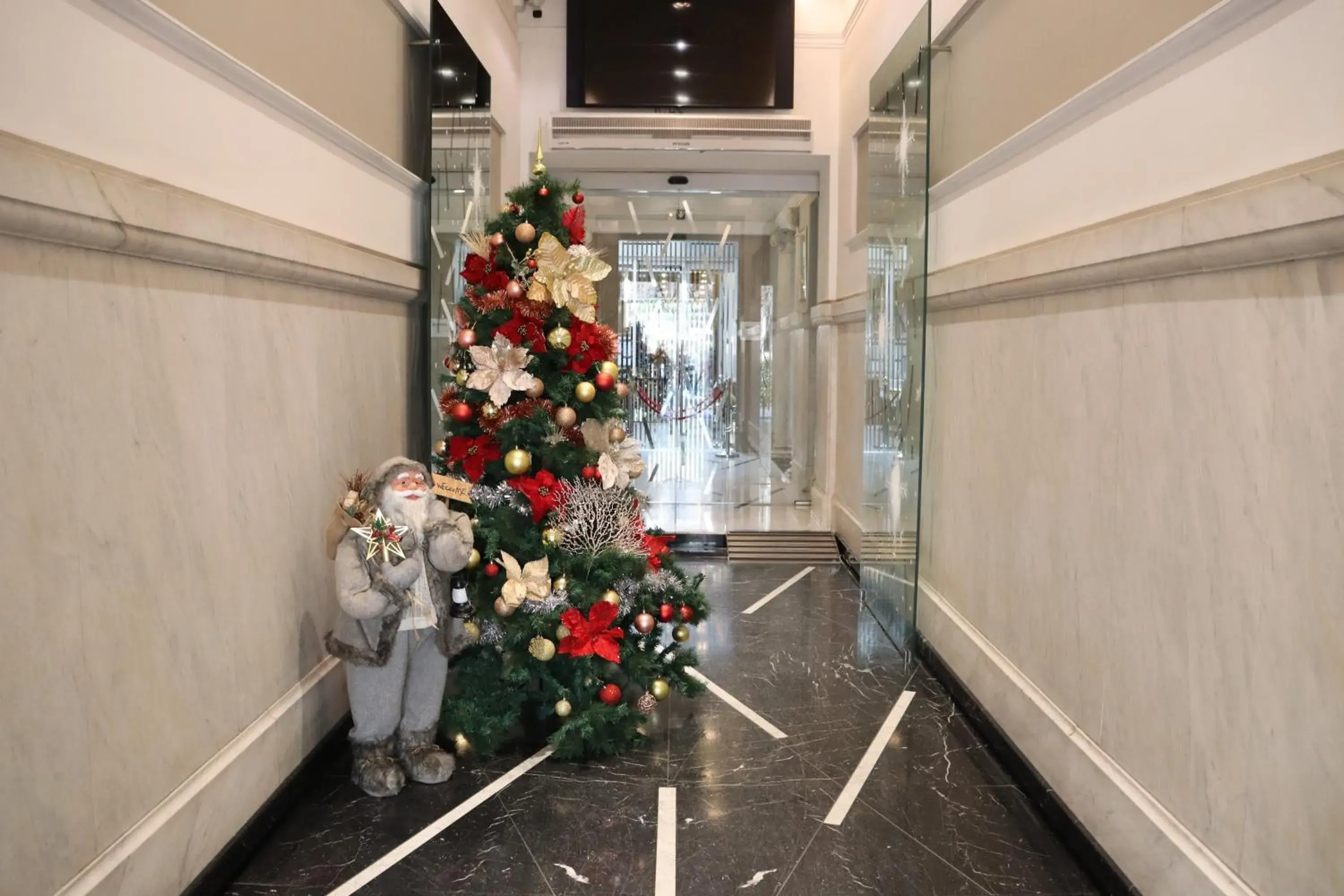 Facade/entrance in Zepter Hotel Belgrade, member of Zepter Hotels Facade/entrance in Zepter Hotel Belgrade, member of Zepter Hotels