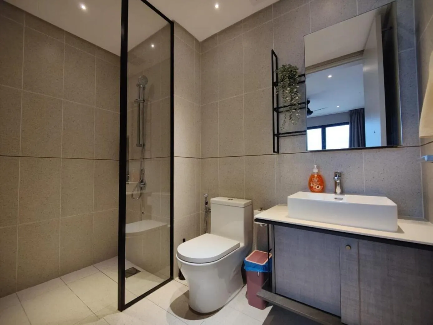 Shower in Millerz Square Old Klang Road