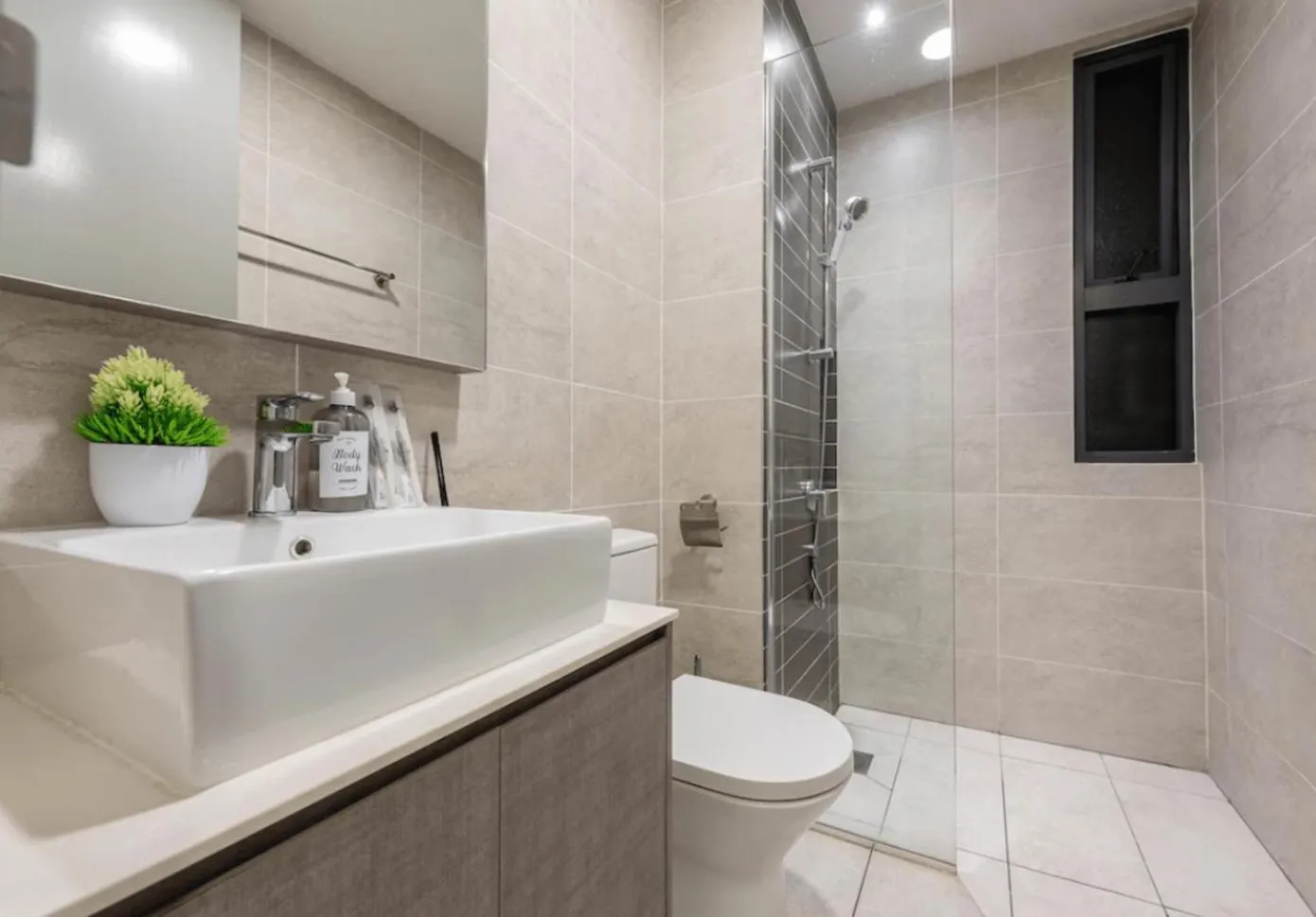 Shower in Millerz Square Old Klang Road