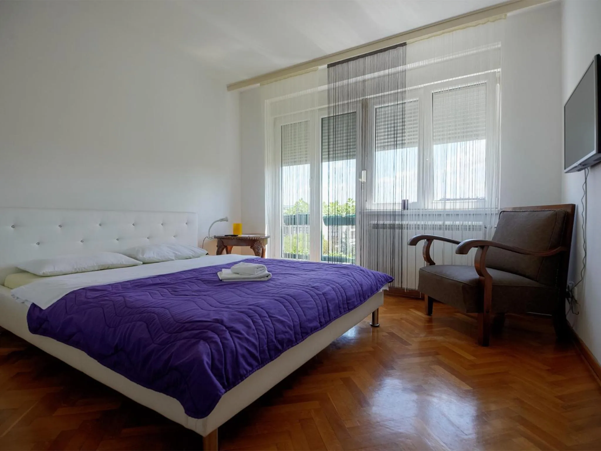 Bedroom, Bed in Apartments Sat