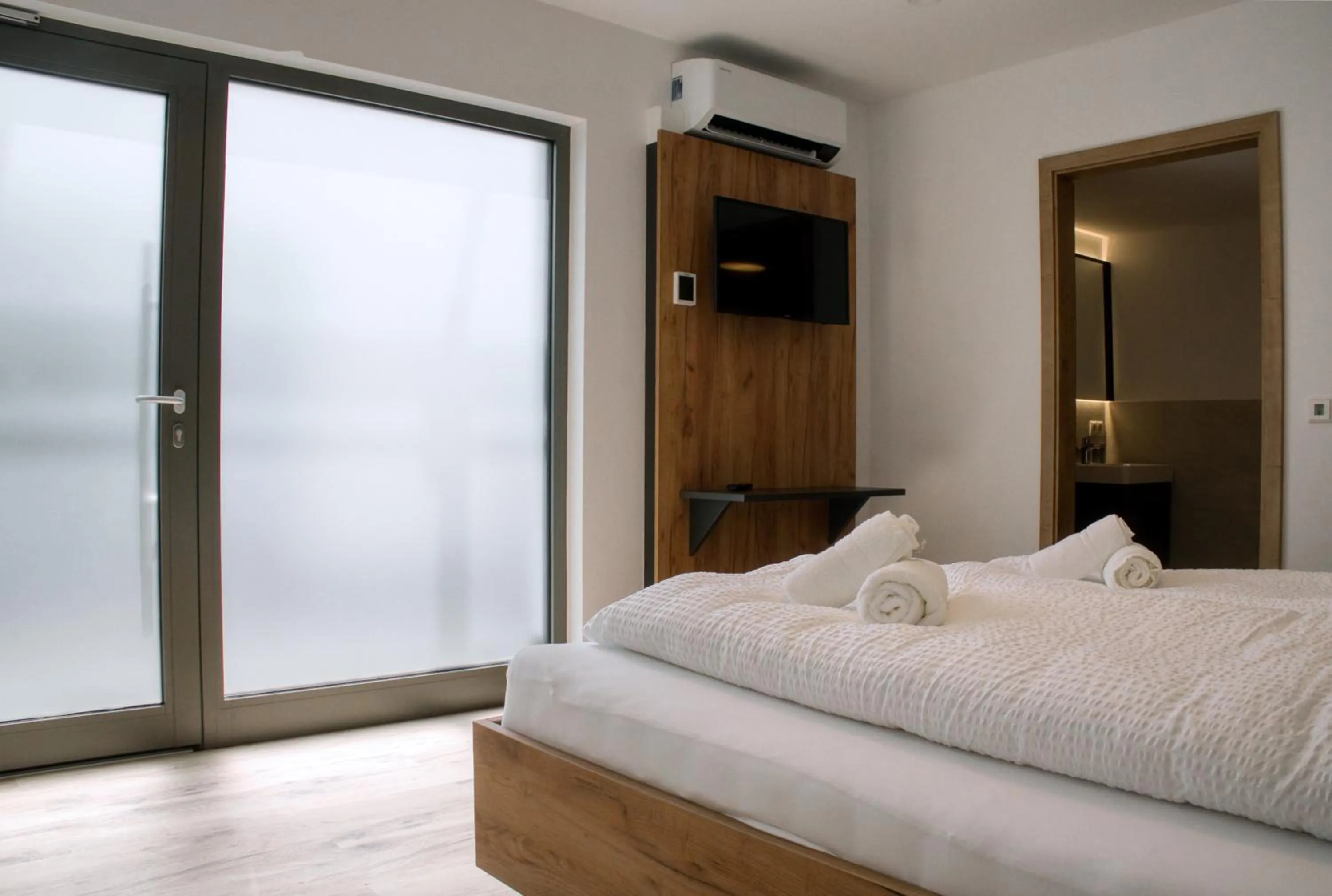 Bed in myQuartier City Chalets digital self check in