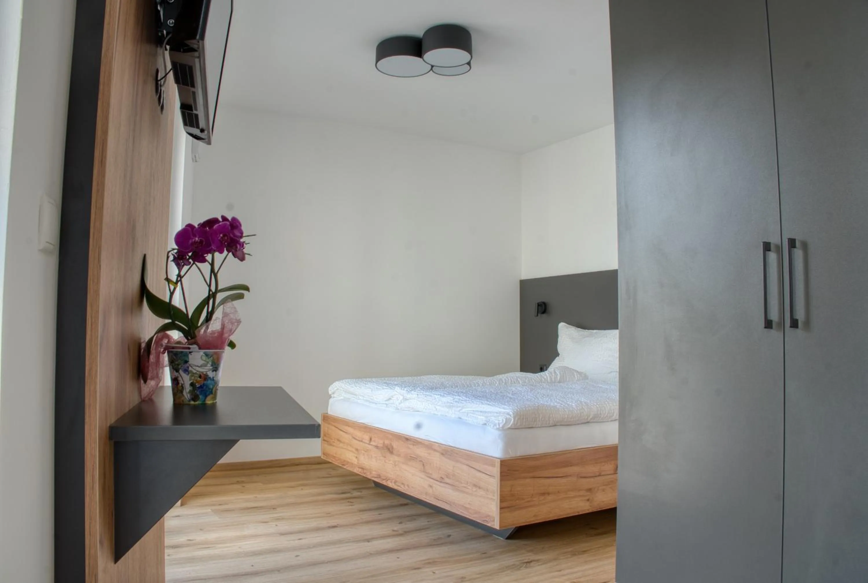 Bed in myQuartier City Chalets digital self check in