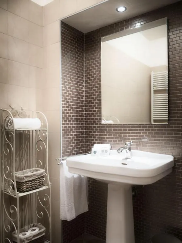 Double Room with Private Bathroom in Palazzo Cerù Bed and Breakfast