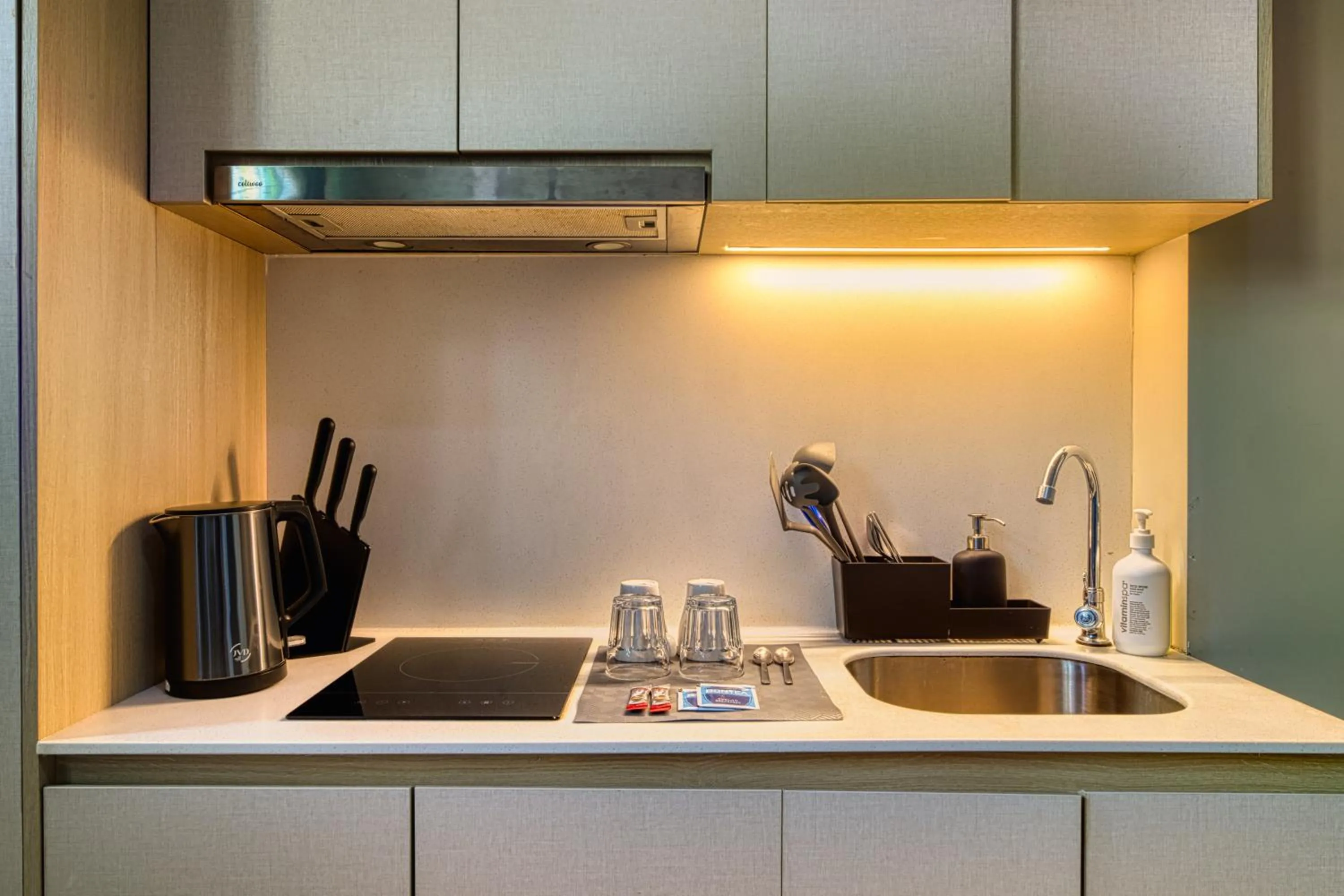 Kitchen or kitchenette in Habyt Studios Kallang