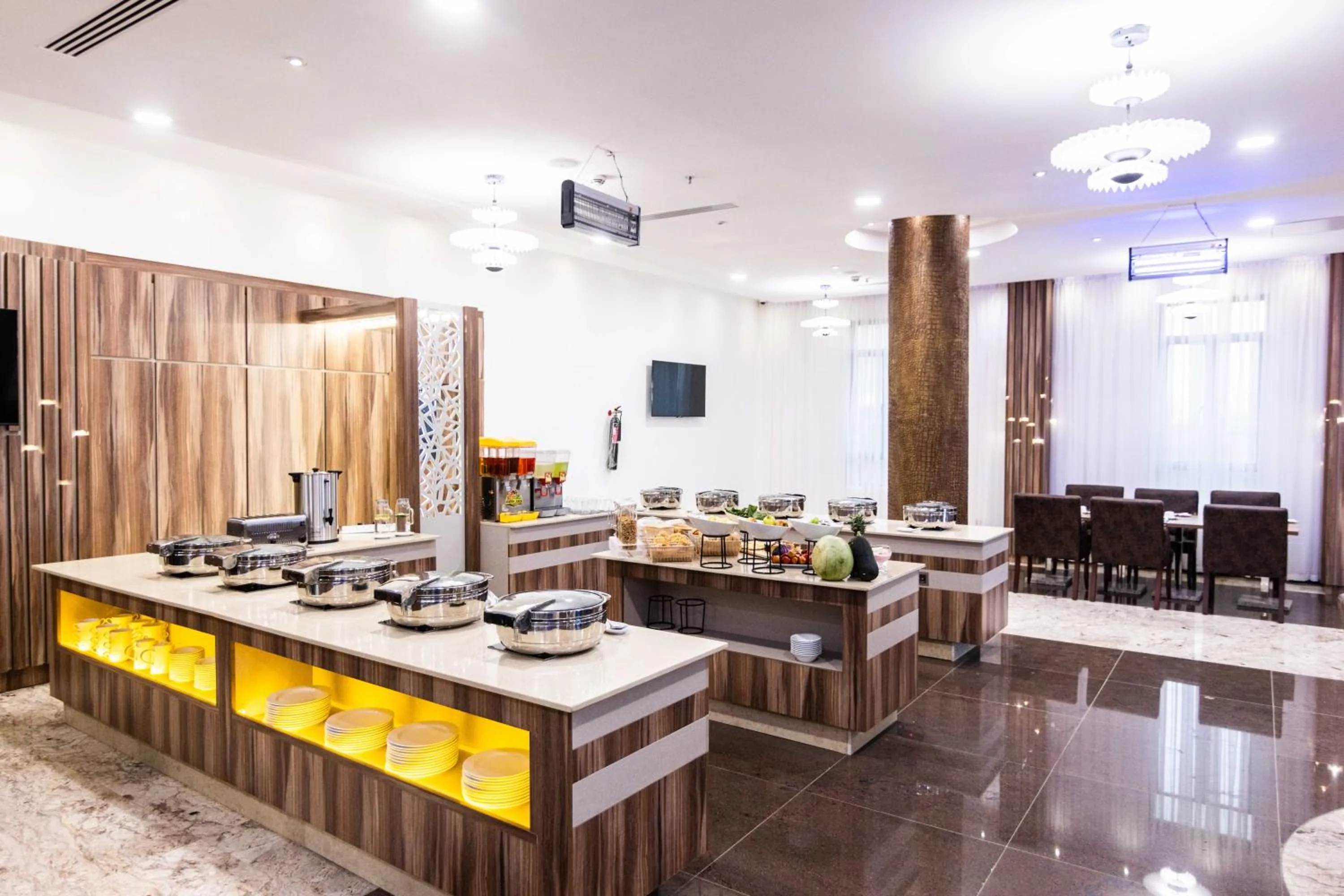 Restaurant/places to eat in BON Hotel Octagon