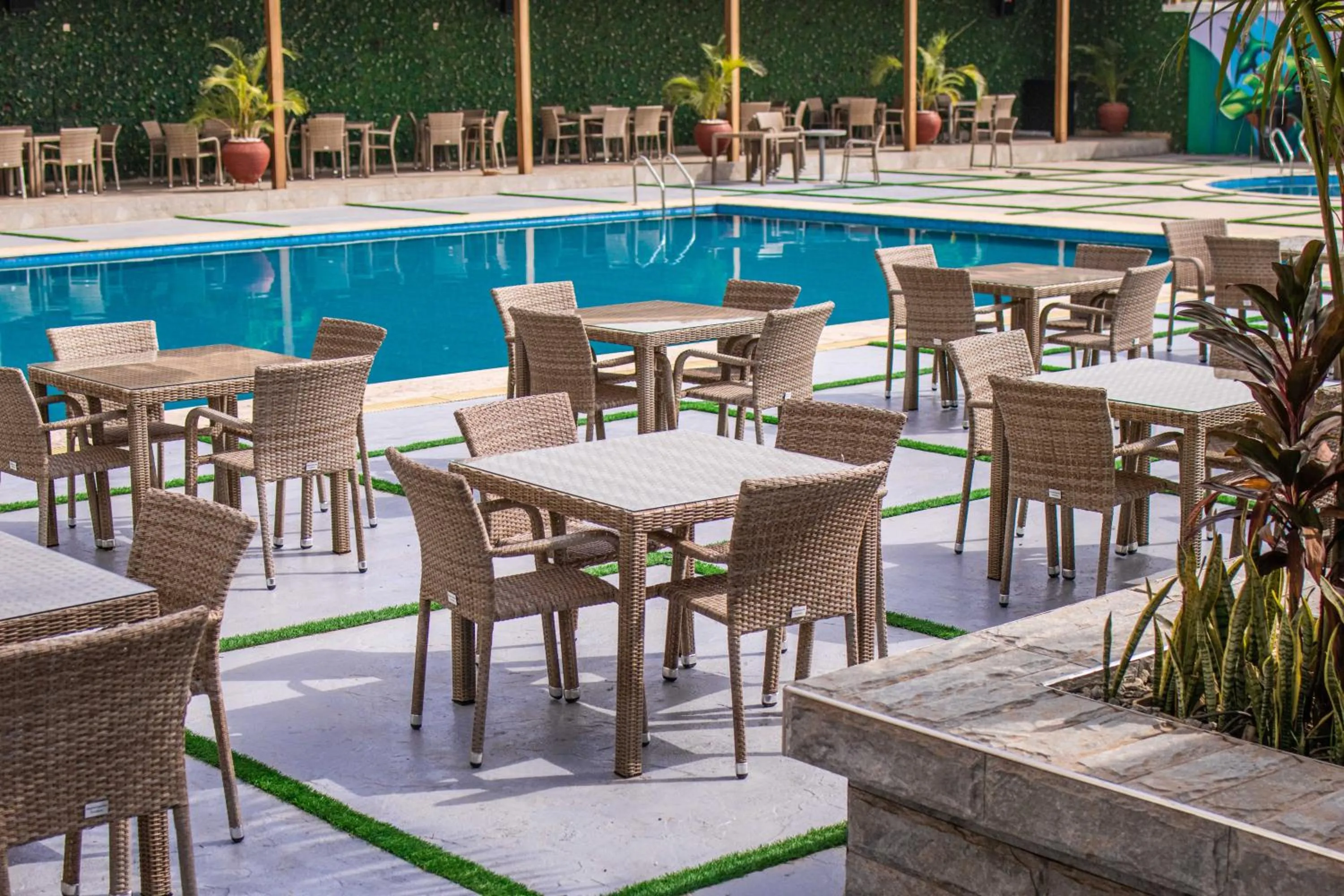 Restaurant/places to eat in BON Hotel Octagon