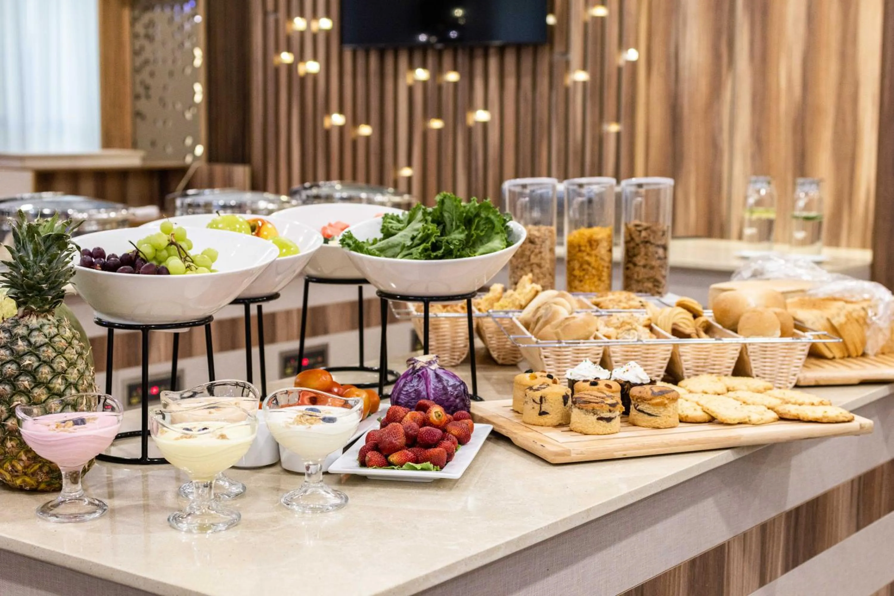 Restaurant/places to eat in BON Hotel Octagon