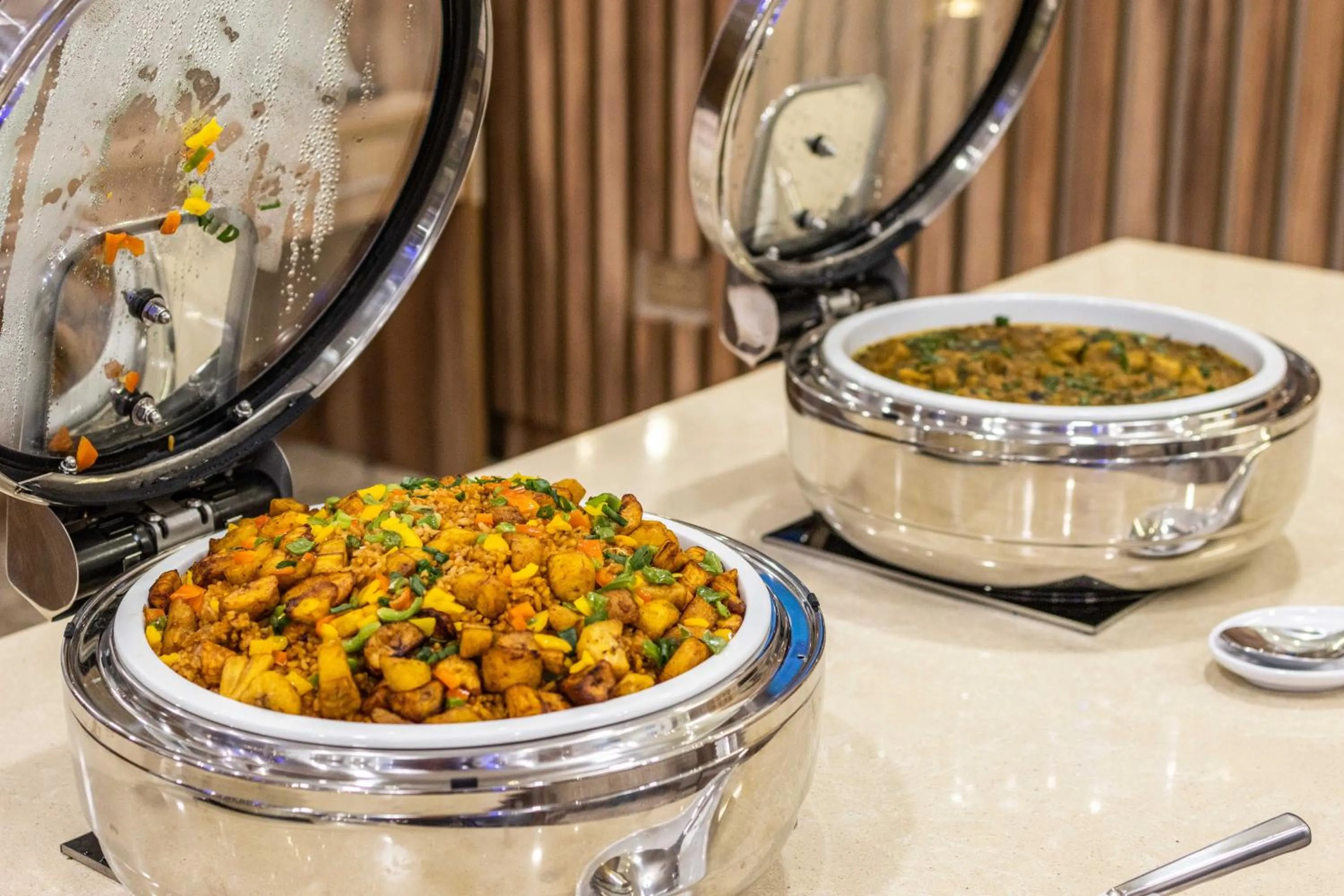 Restaurant/places to eat in BON Hotel Octagon